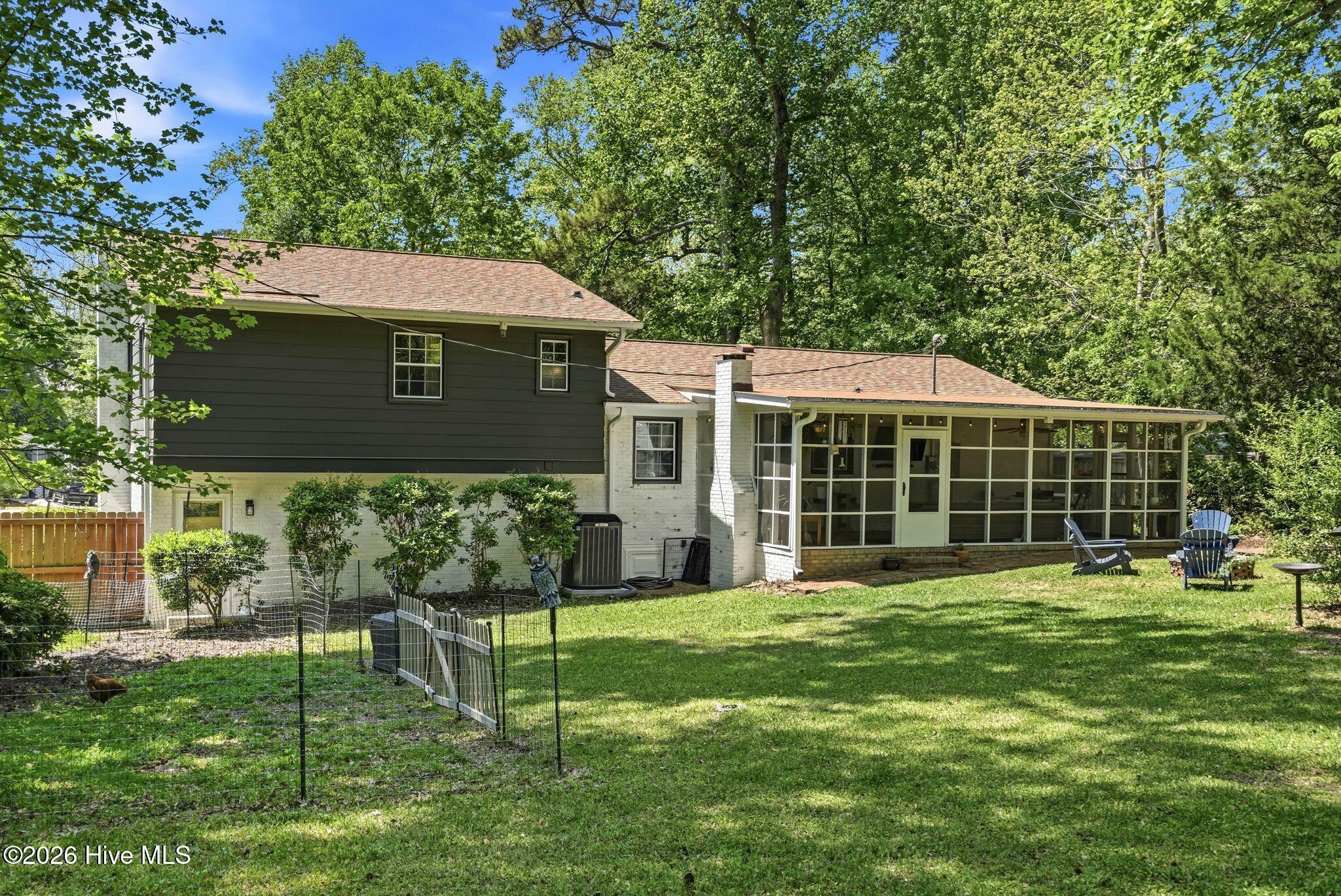 100568648 | Photo 61