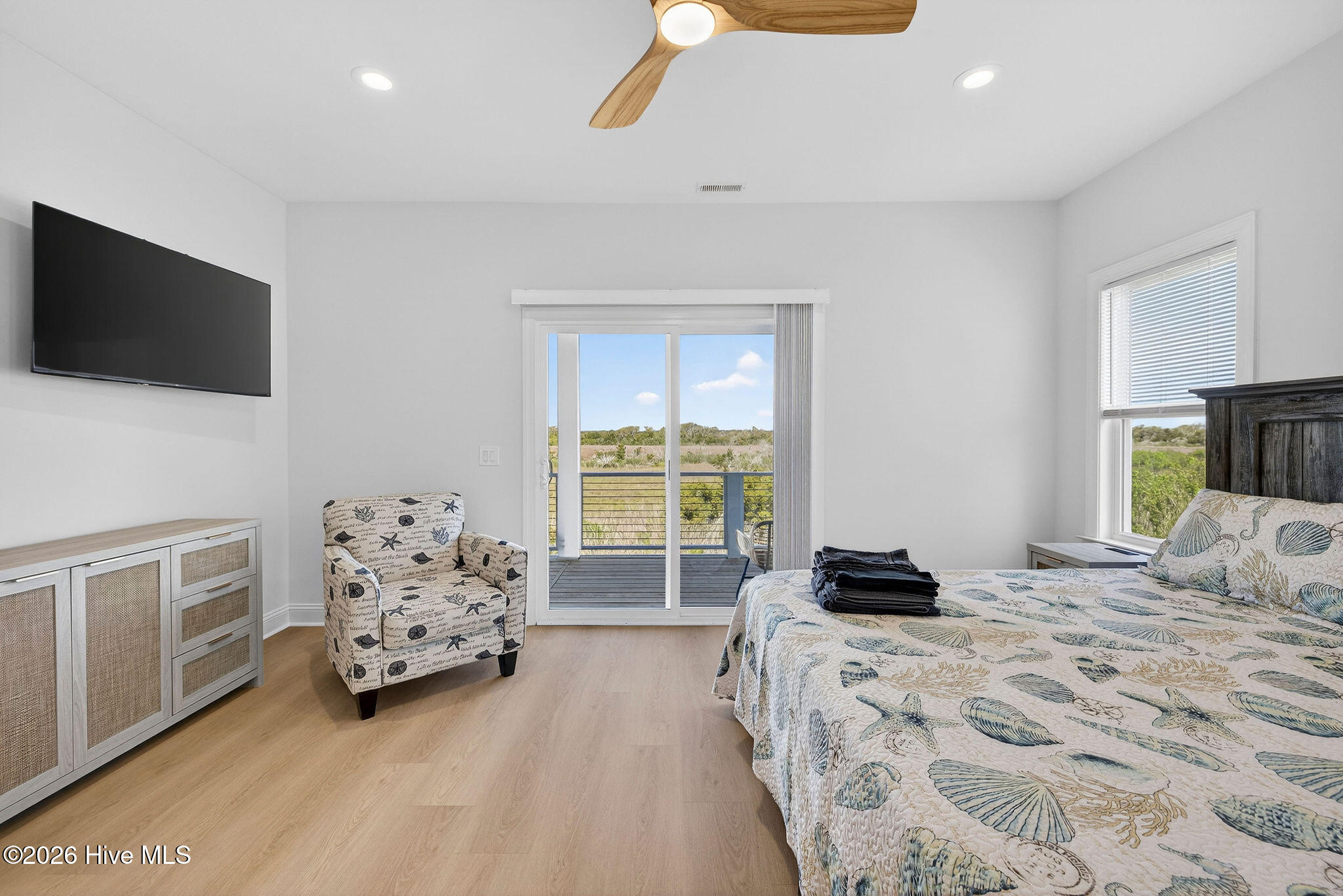 100565526 | Photo 23