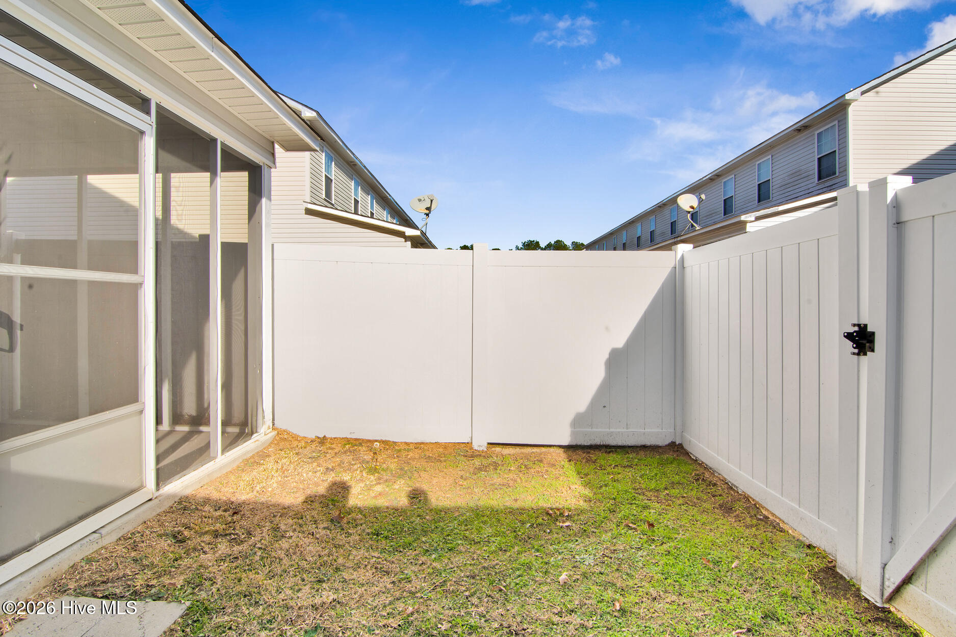 100548163 | Photo 15