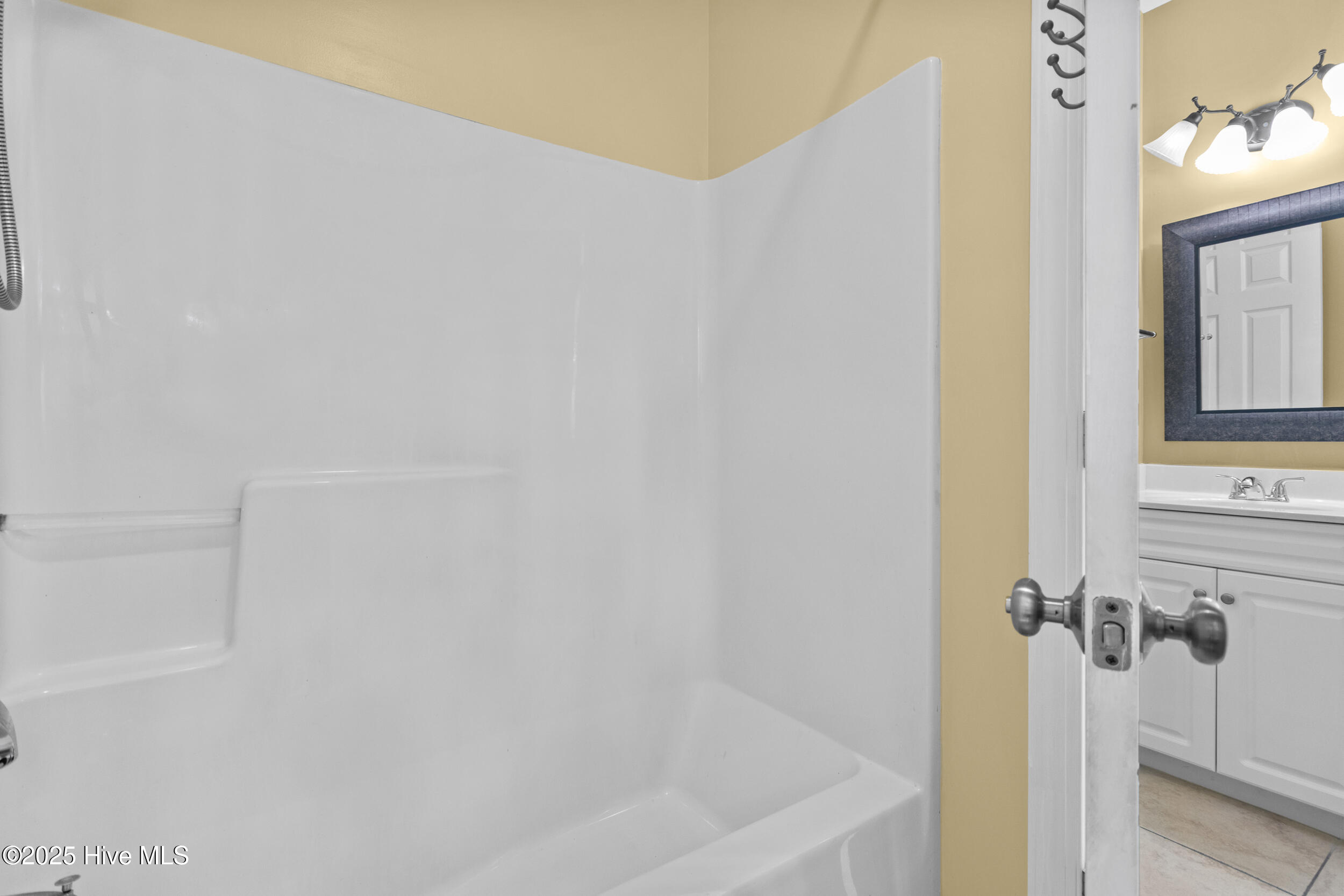 100534384 | Photo 35