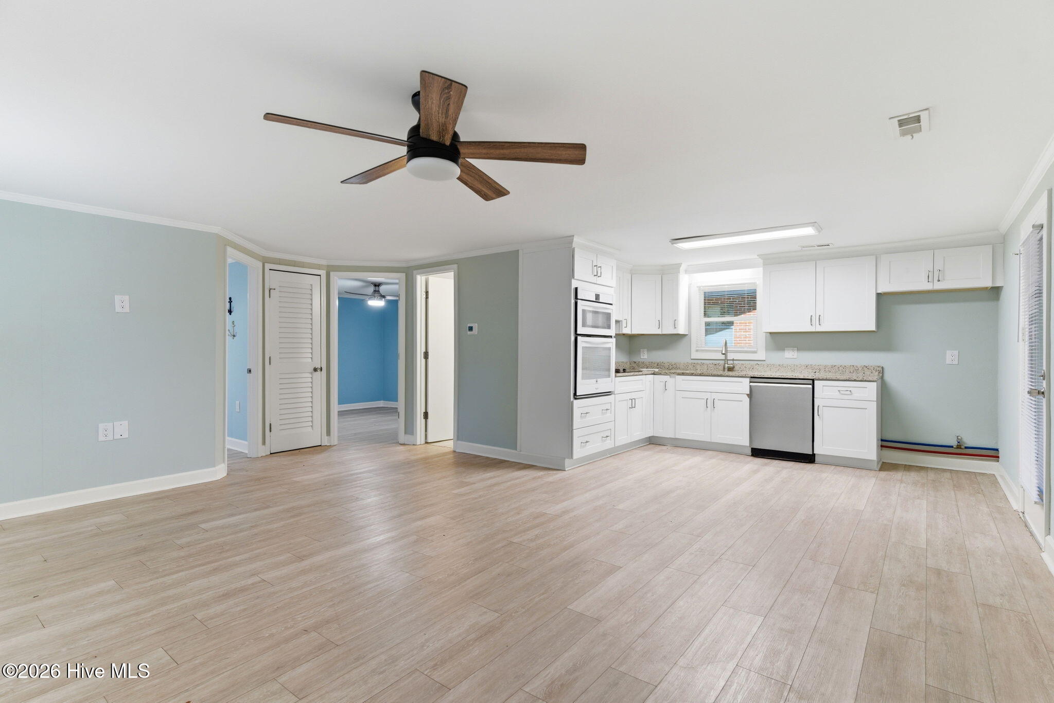 100569576 | Photo 12