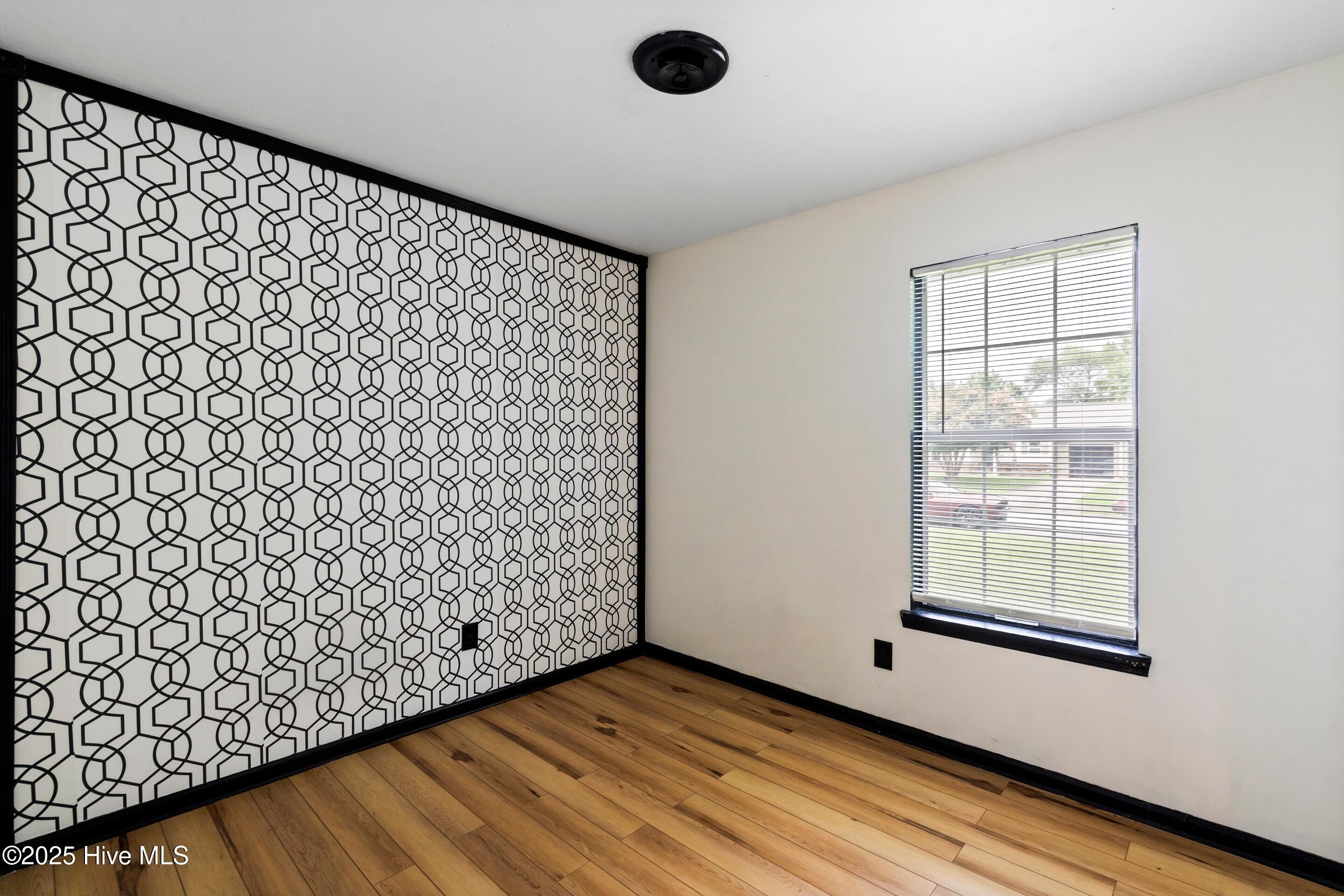 100523596 | Photo 31