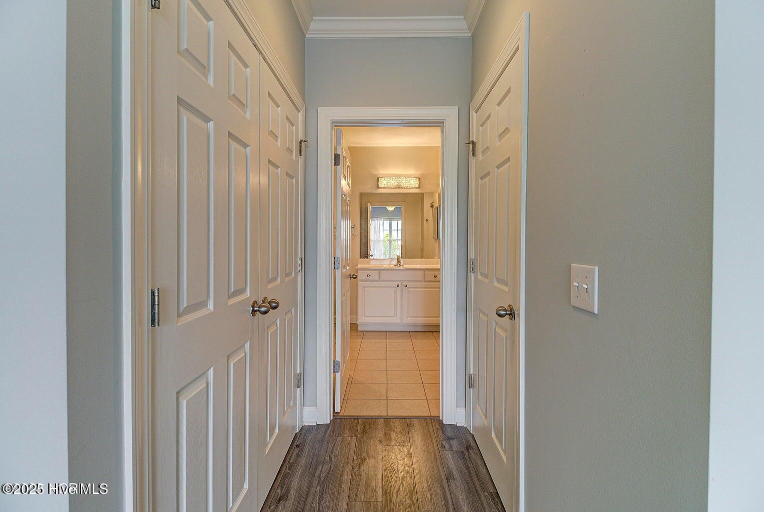 100527168 | Photo 11