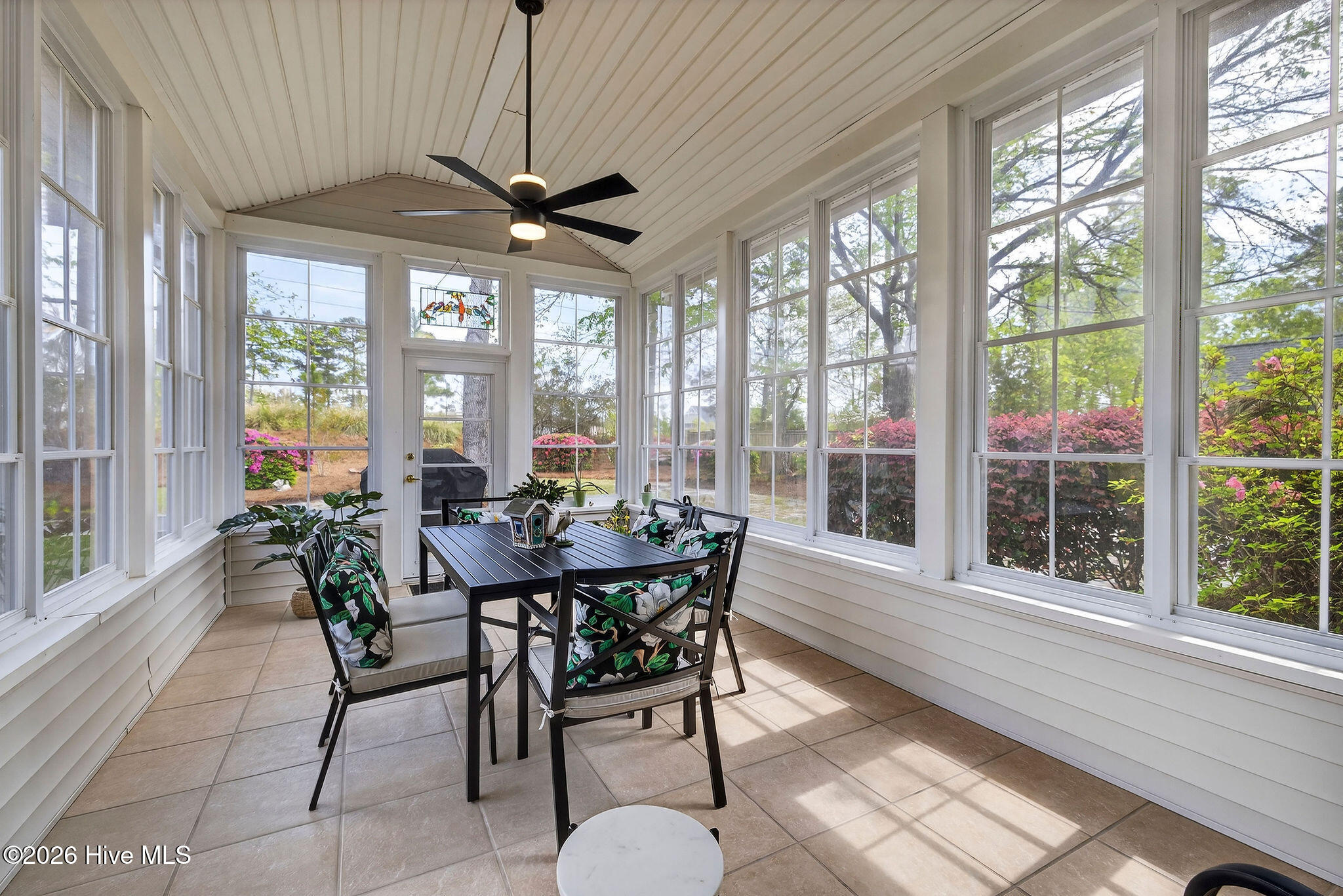 100565648 | Photo 16