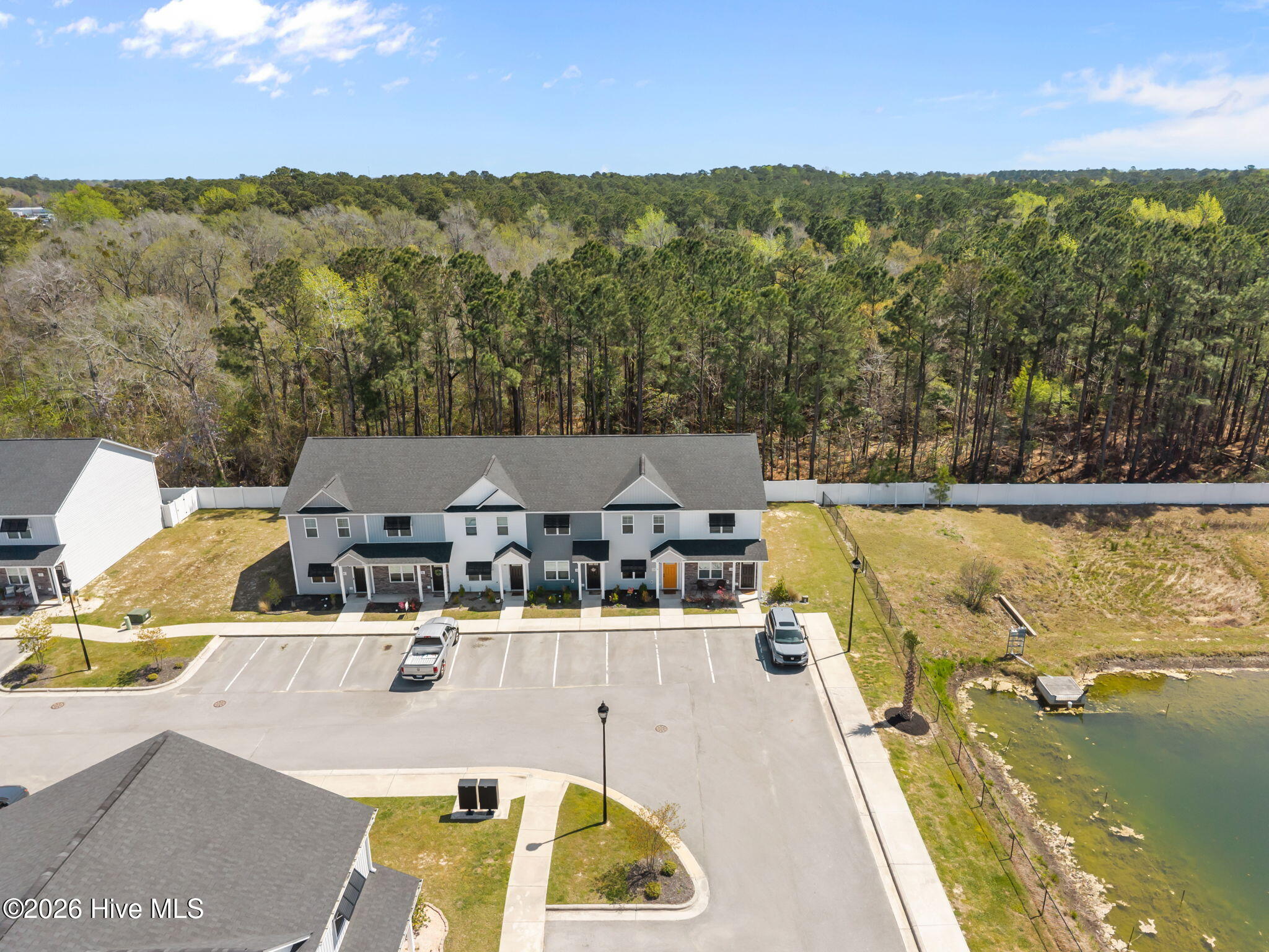 100561063 | Photo 26