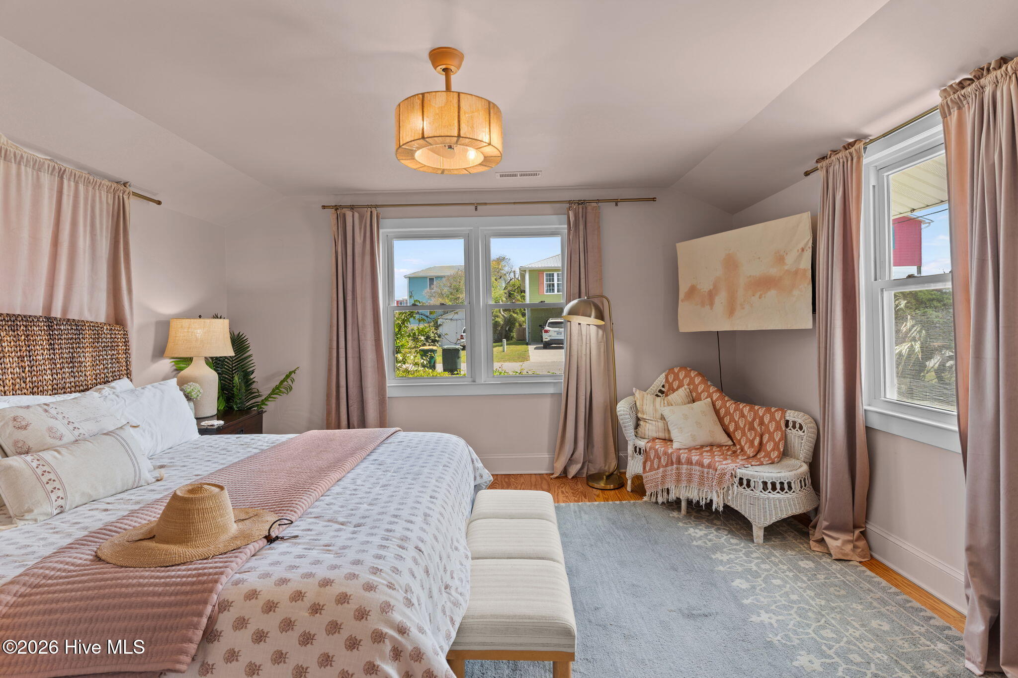 100565968 | Photo 19