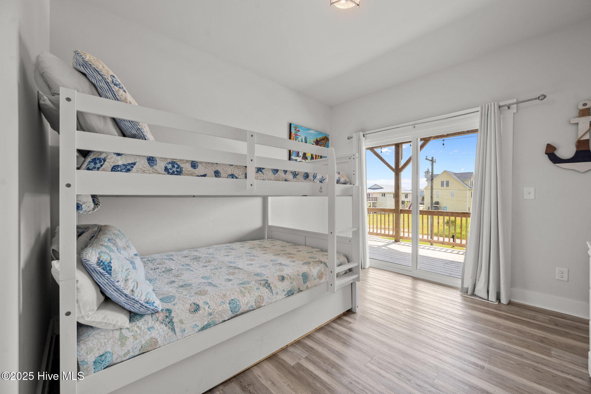 100522252 | Photo 30