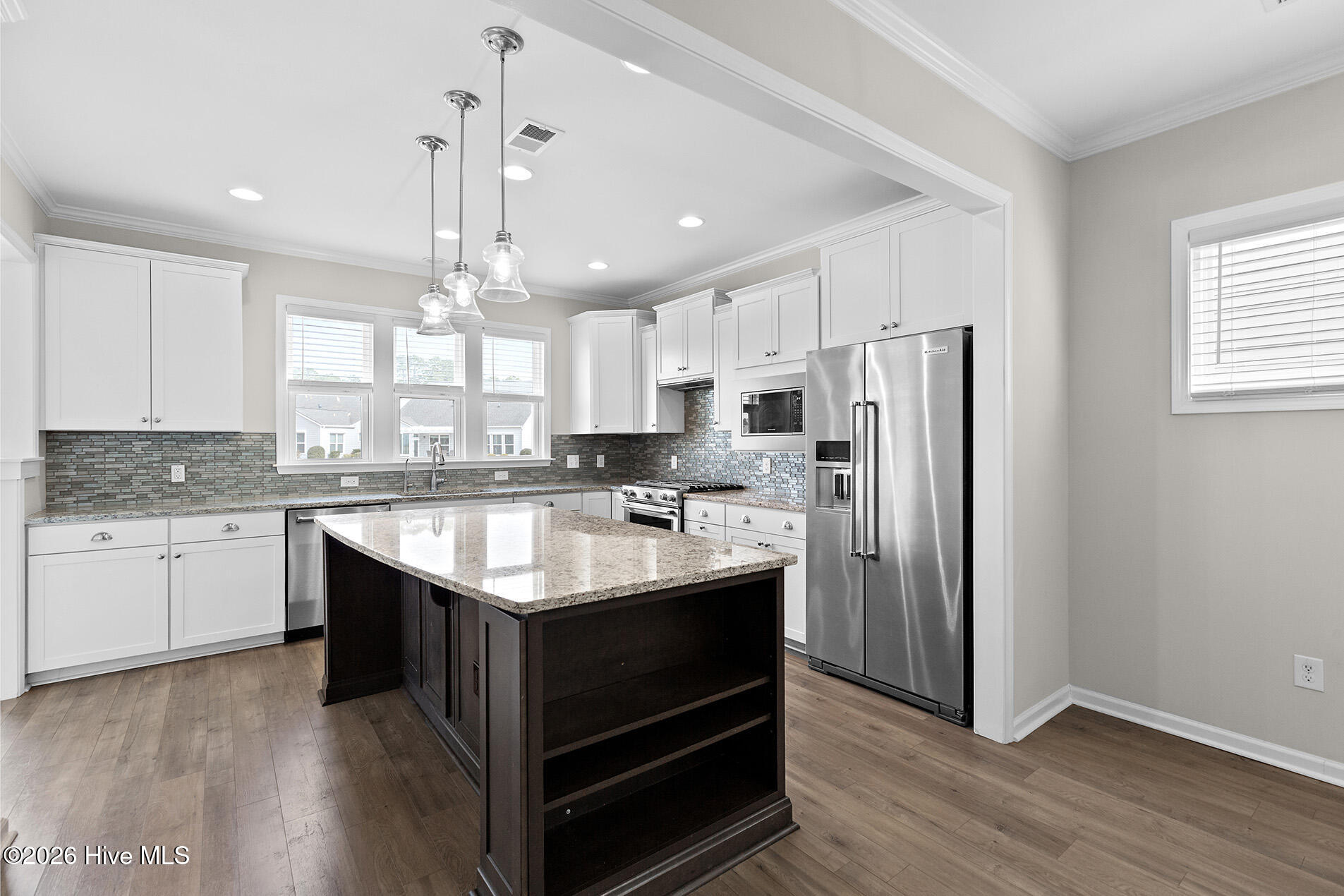 100554927 | Photo 12