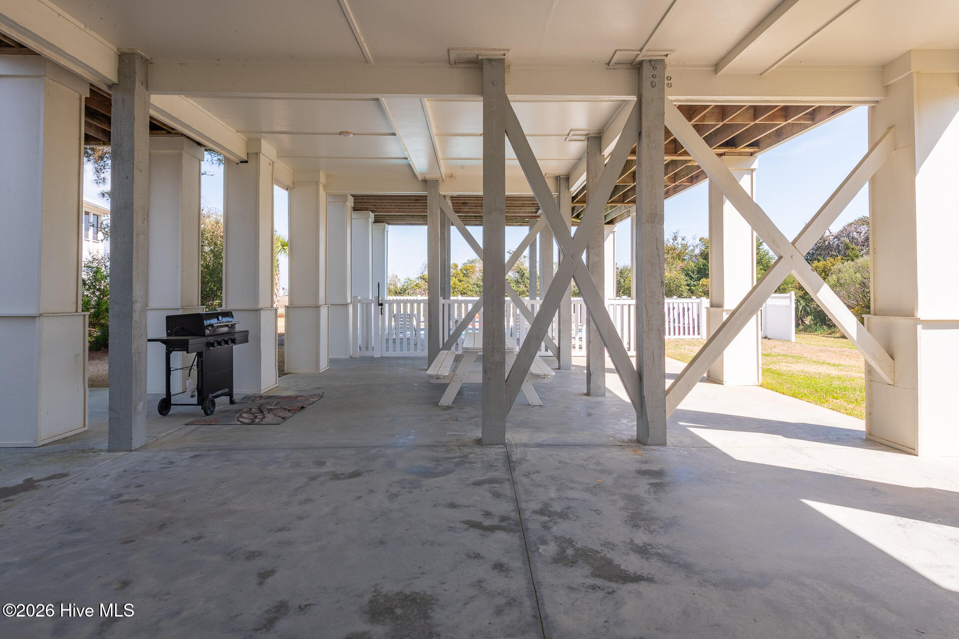 100562037 | Photo 60