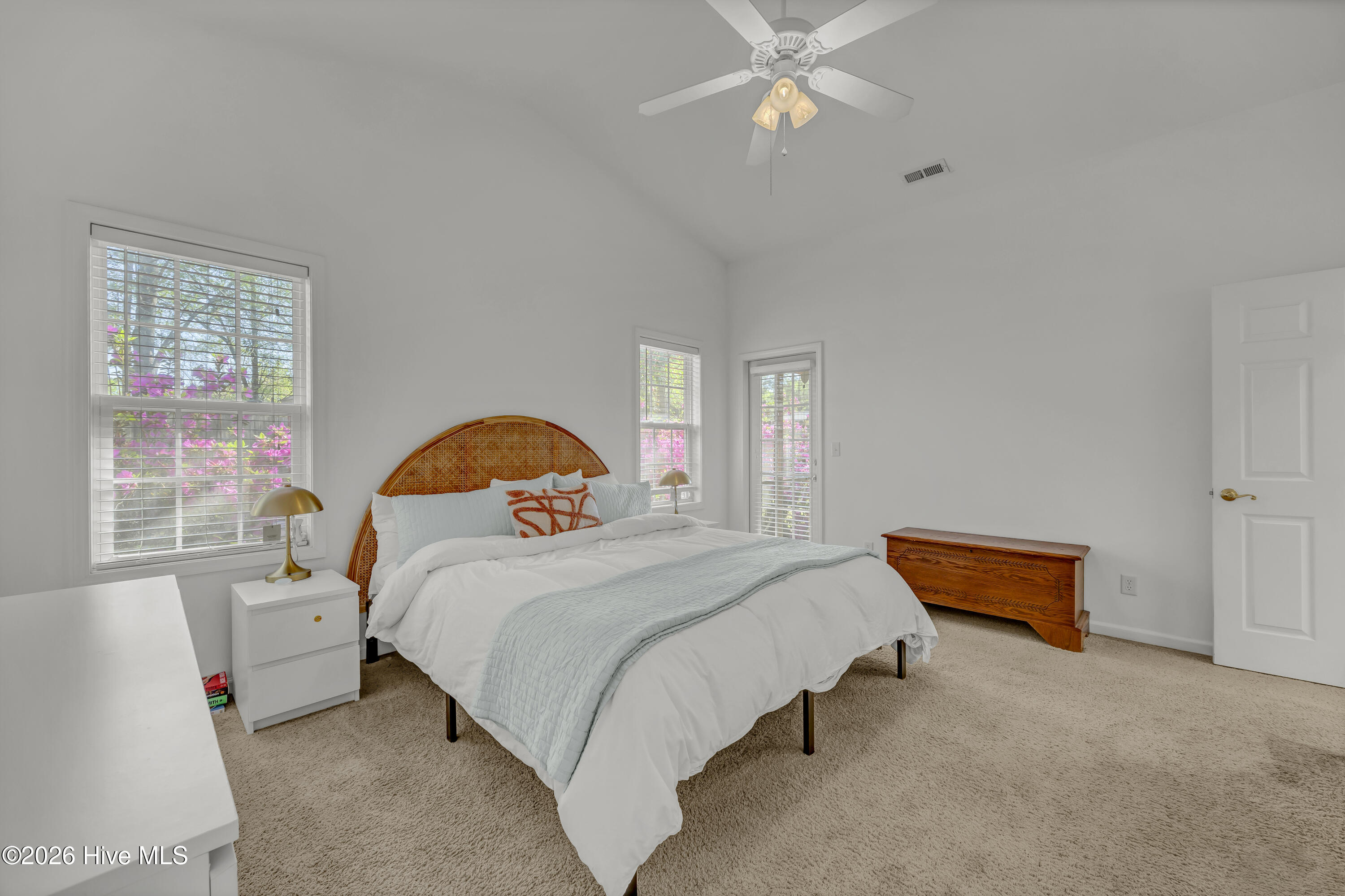 100566281 | Photo 12