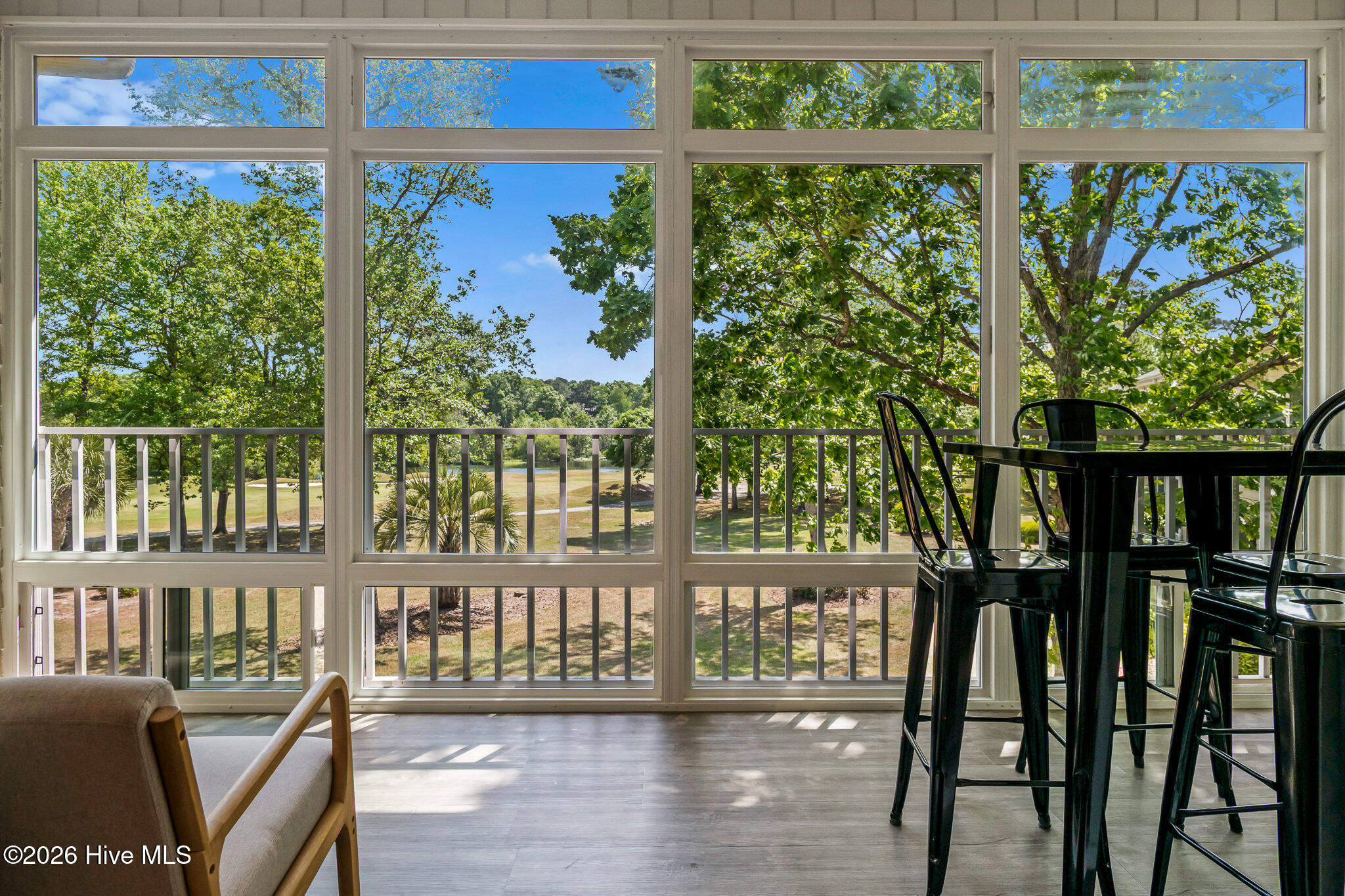 100568438 | Photo 18