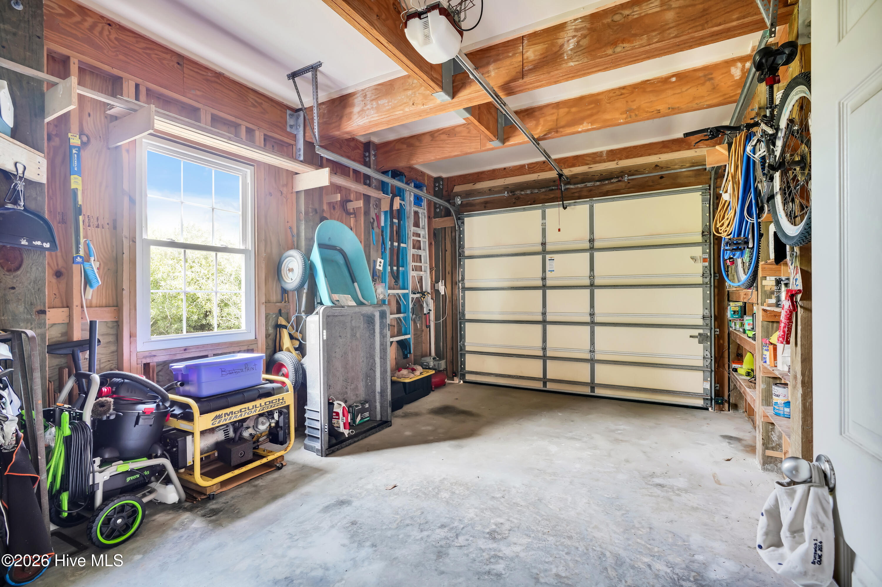 100564861 | Photo 53