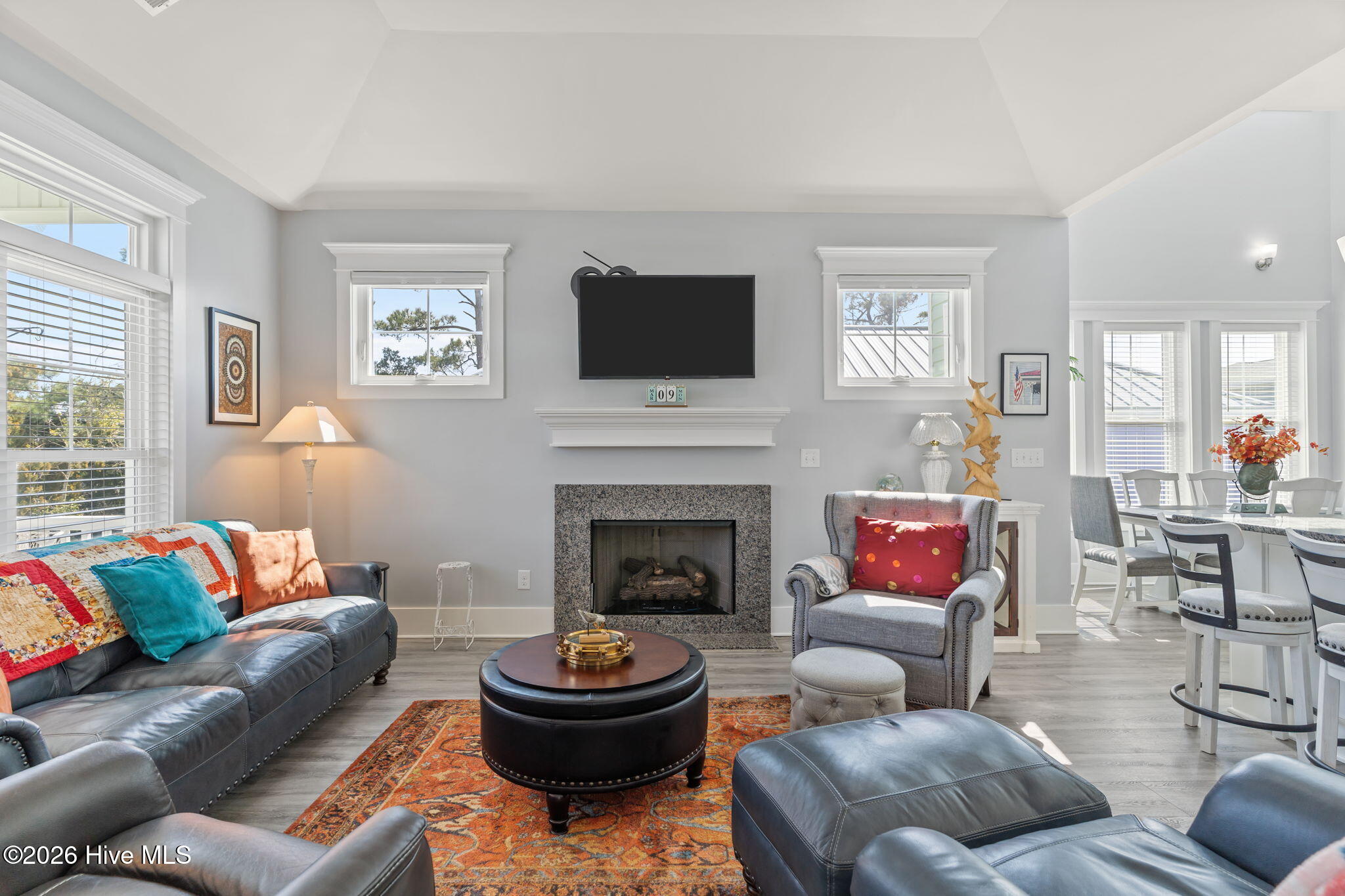 100562784 | Photo 30