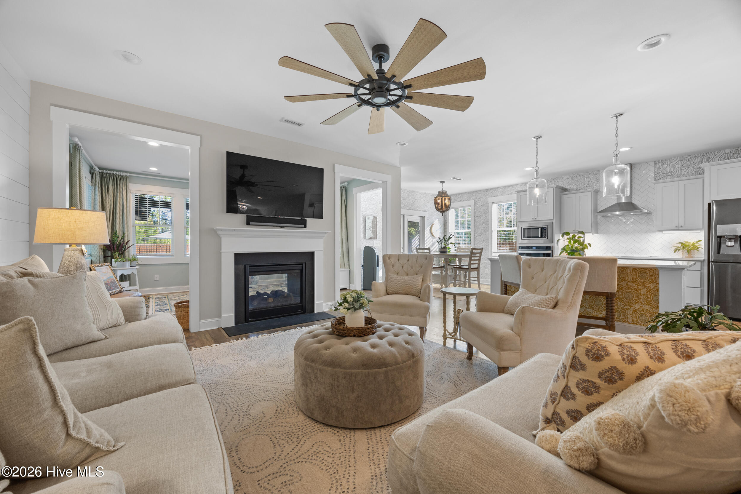 100566940 | Photo 28