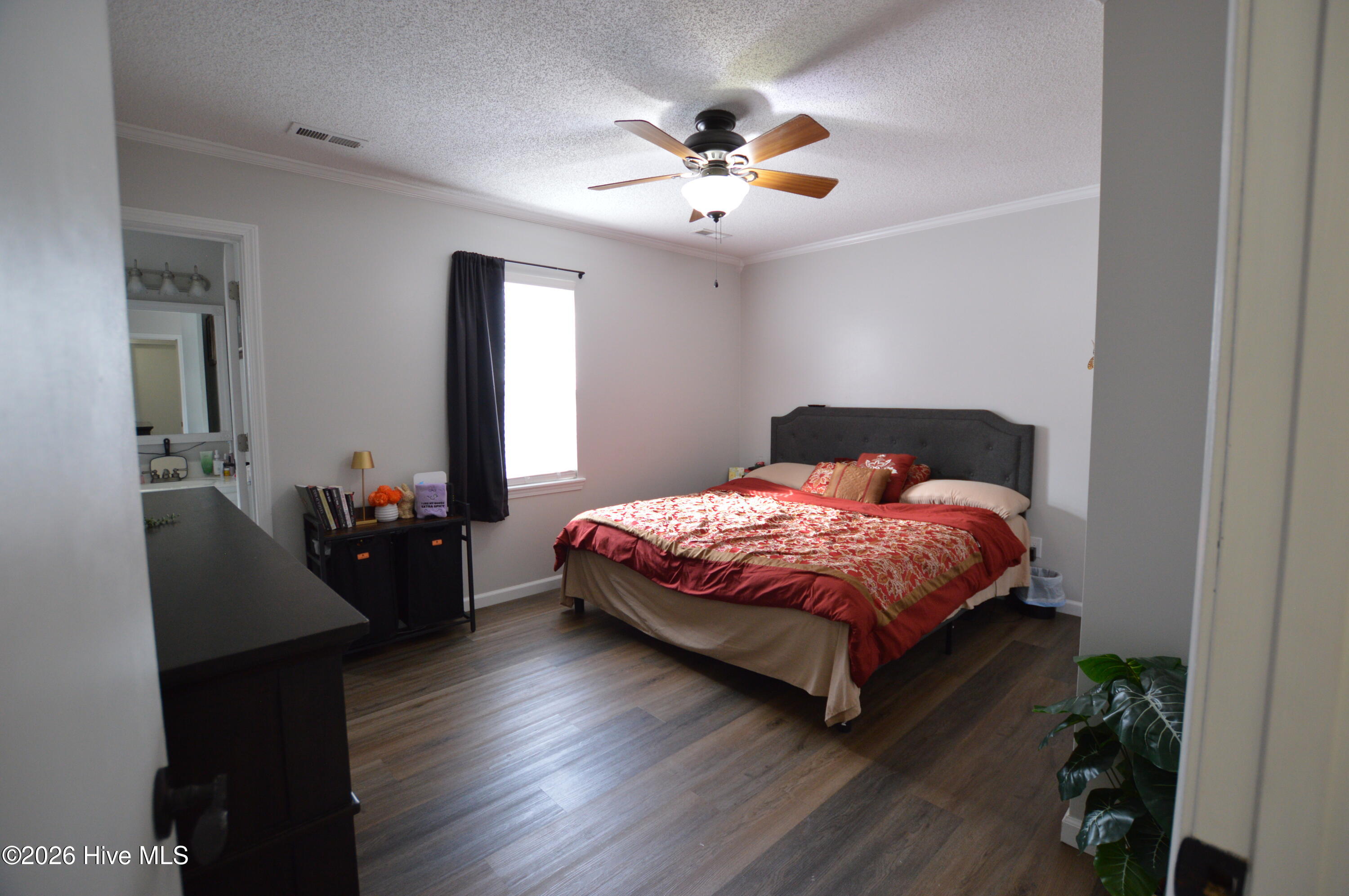 100557684 | Photo 16