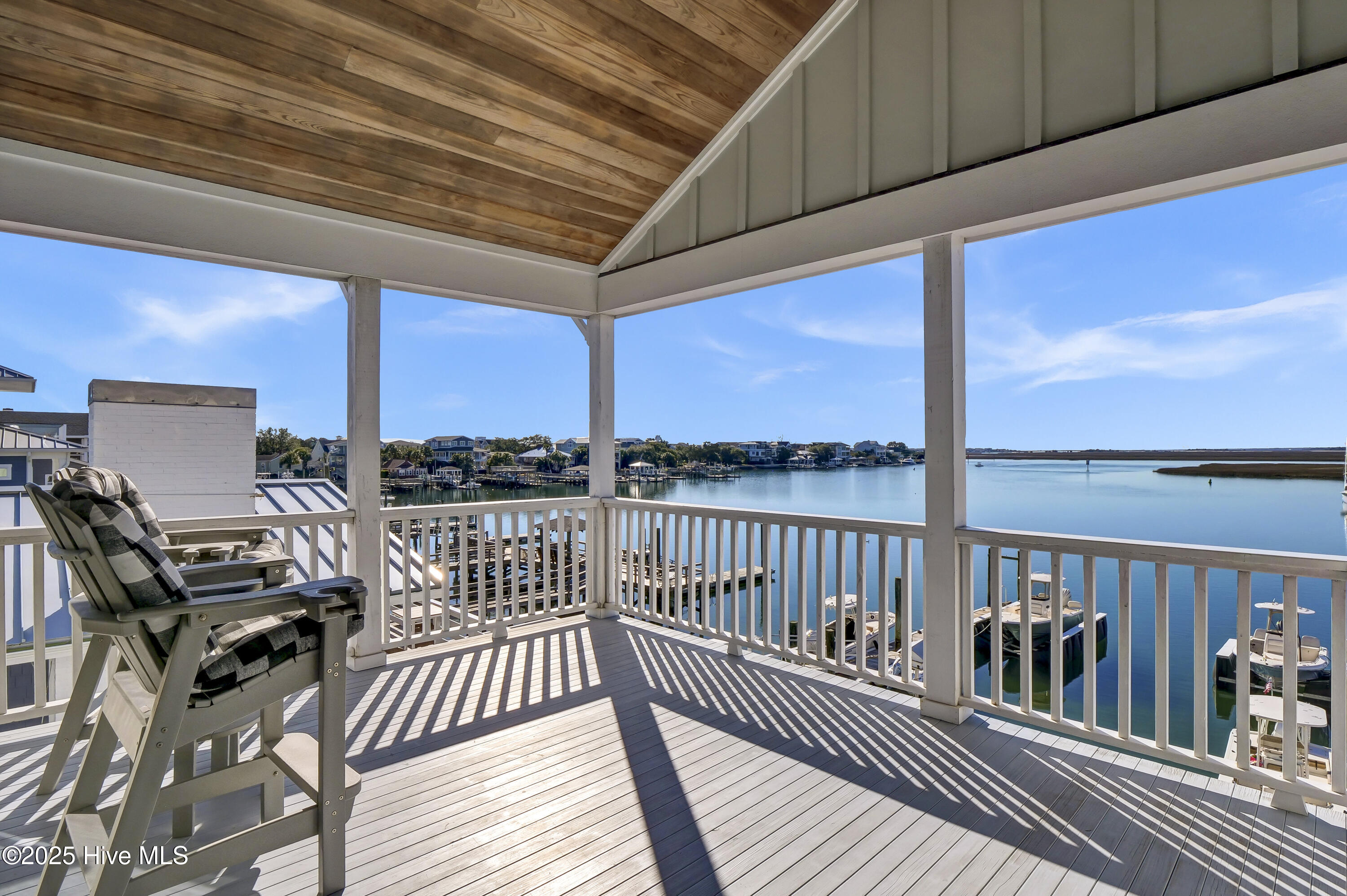 100469434 | Photo 36