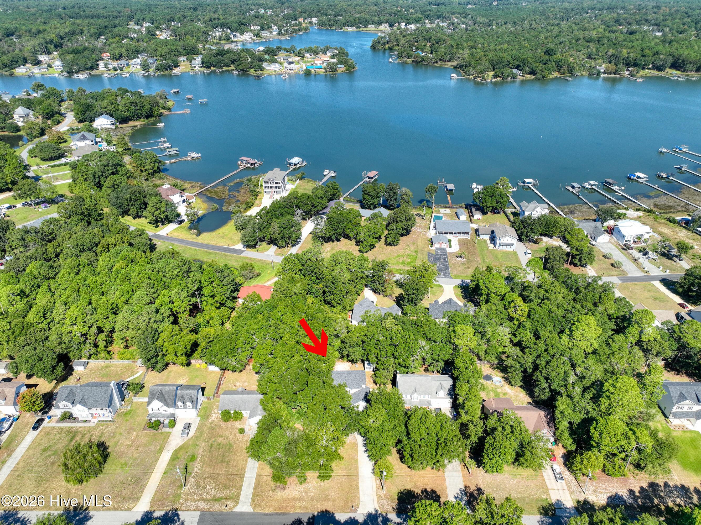 147 Bayshore Drive — listing photograph 2