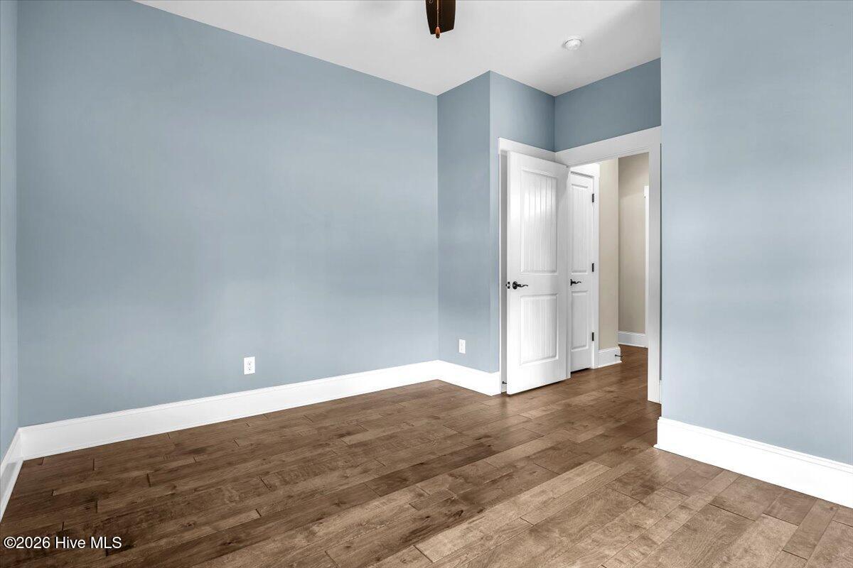 100558839 | Photo 52