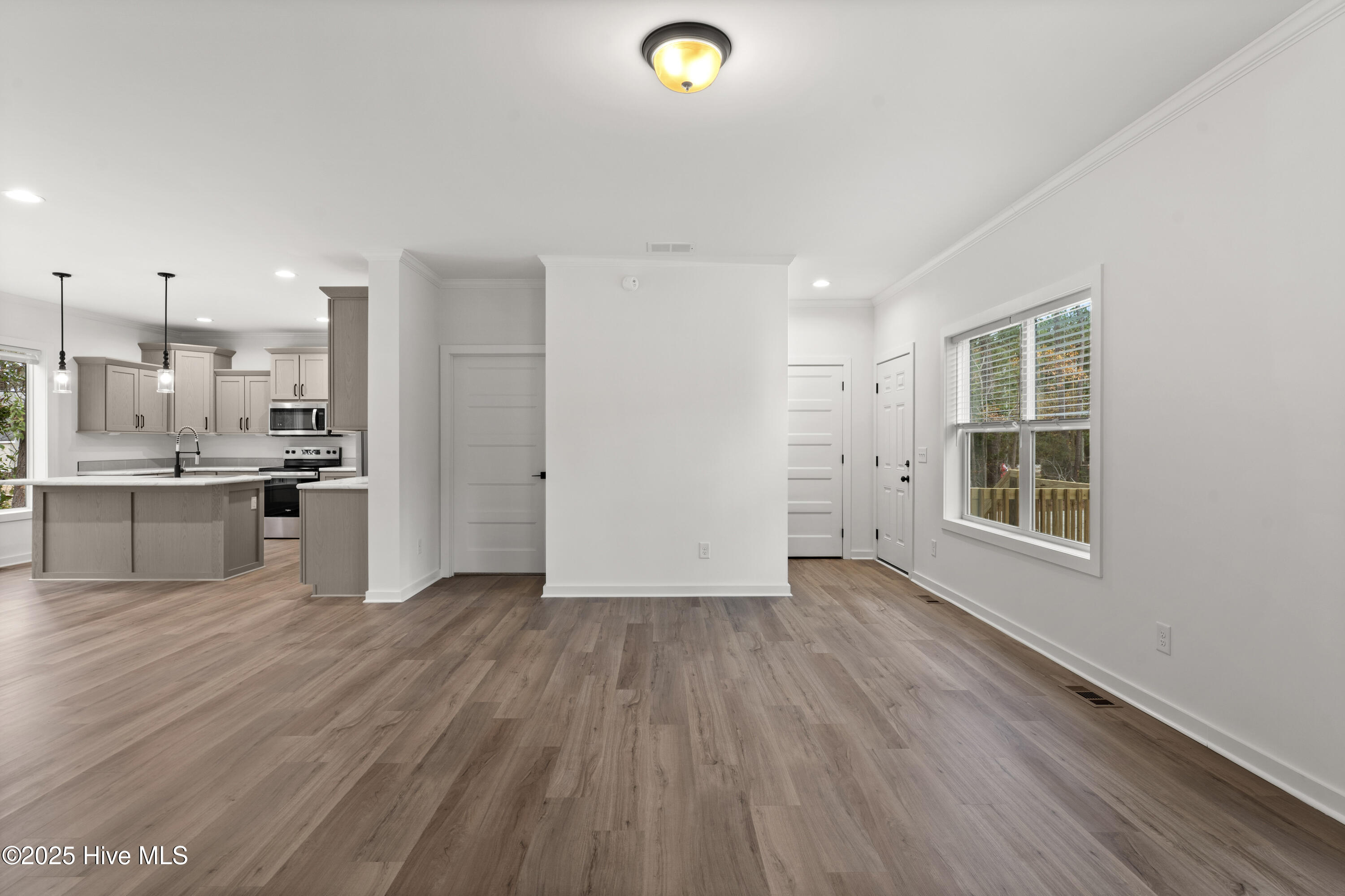 100546141 | Photo 11