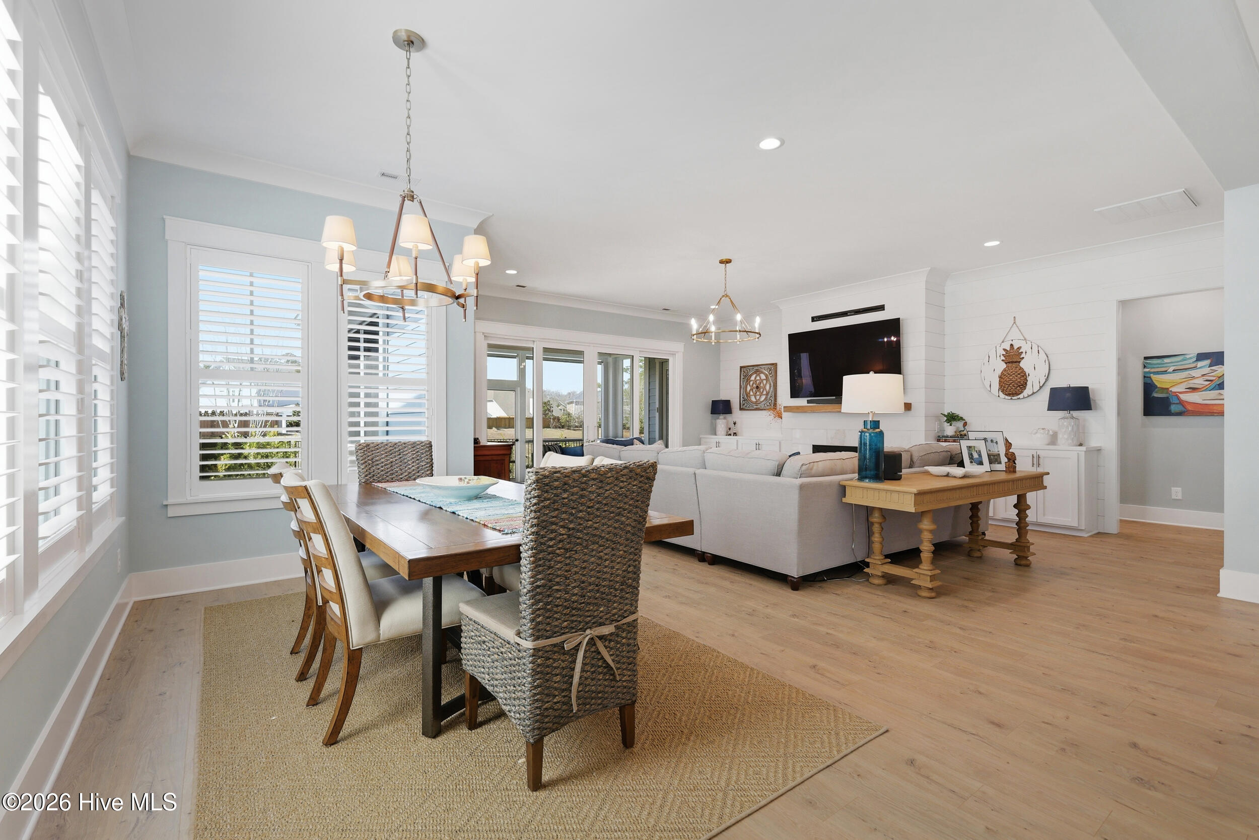 100558657 | Photo 25