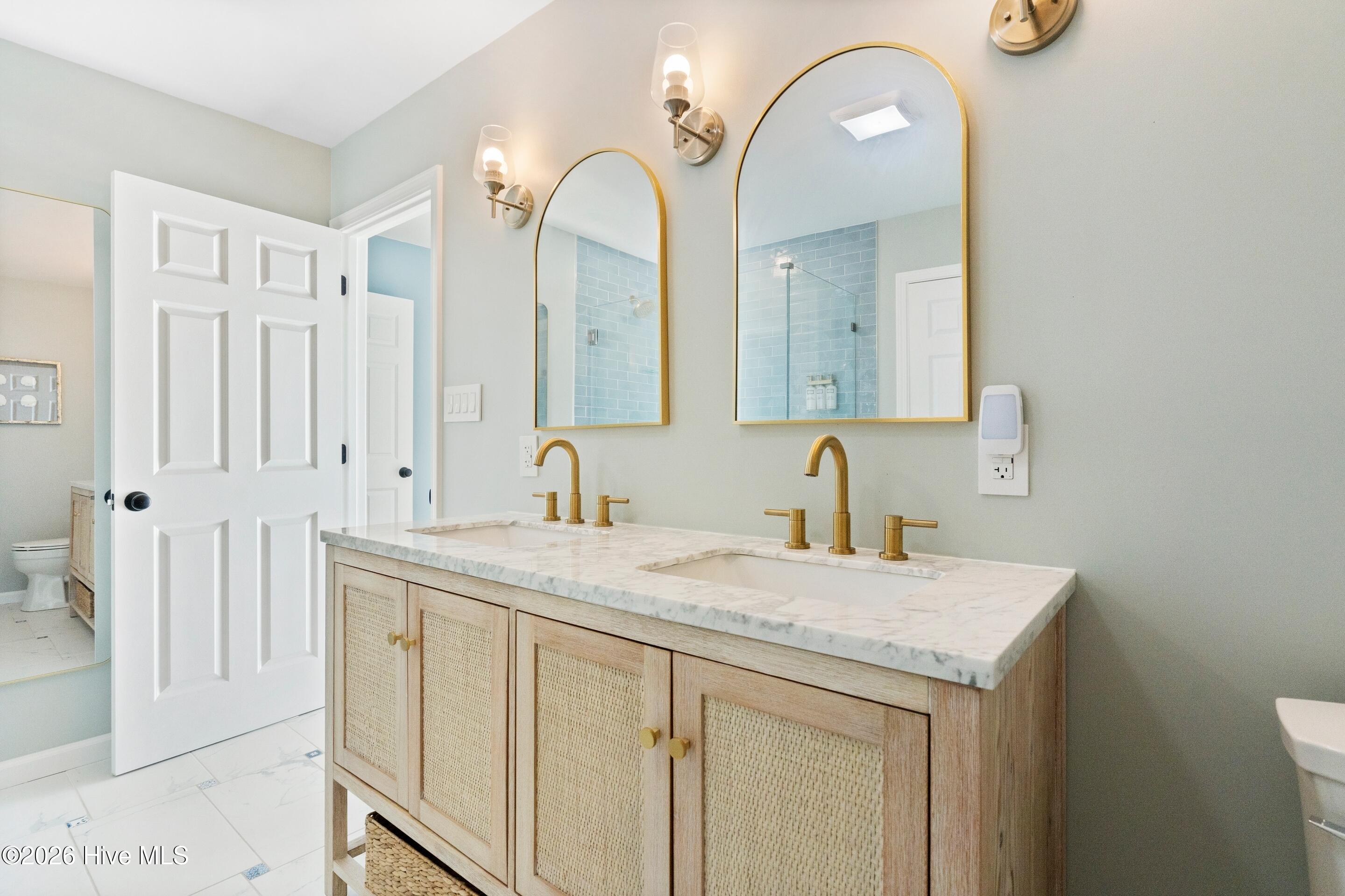 100547634 | Photo 22