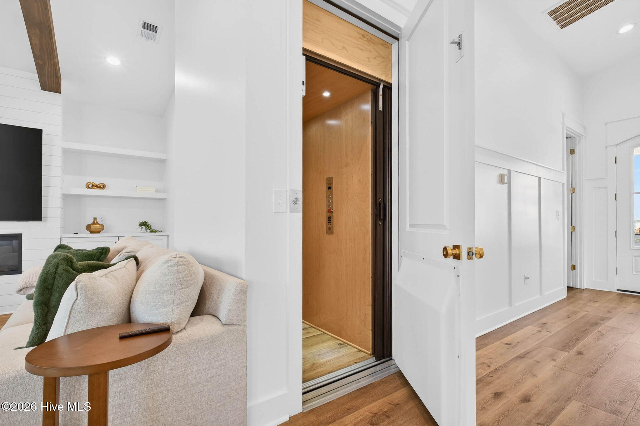 100560531 | Photo 30