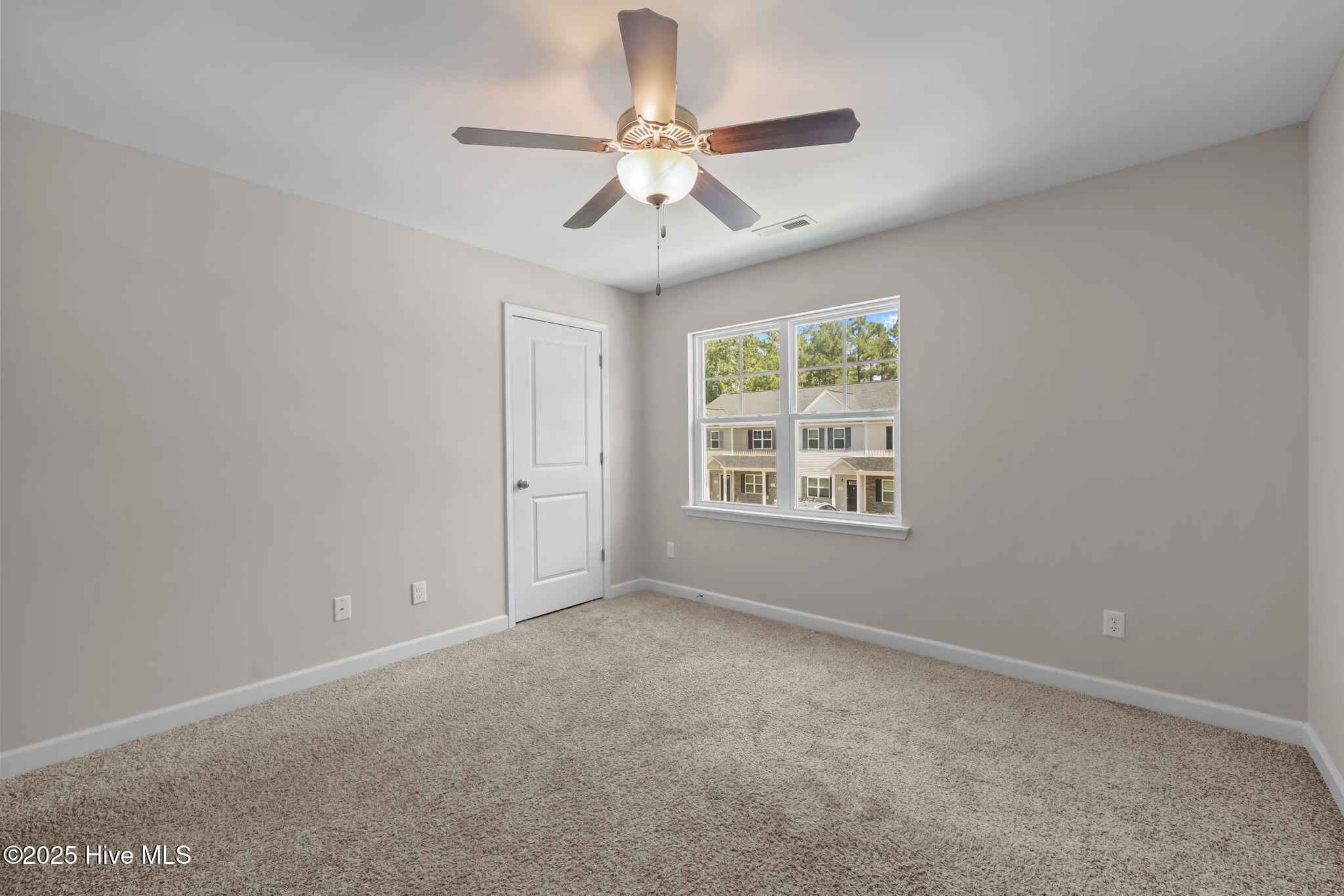 100521503 | Photo 15