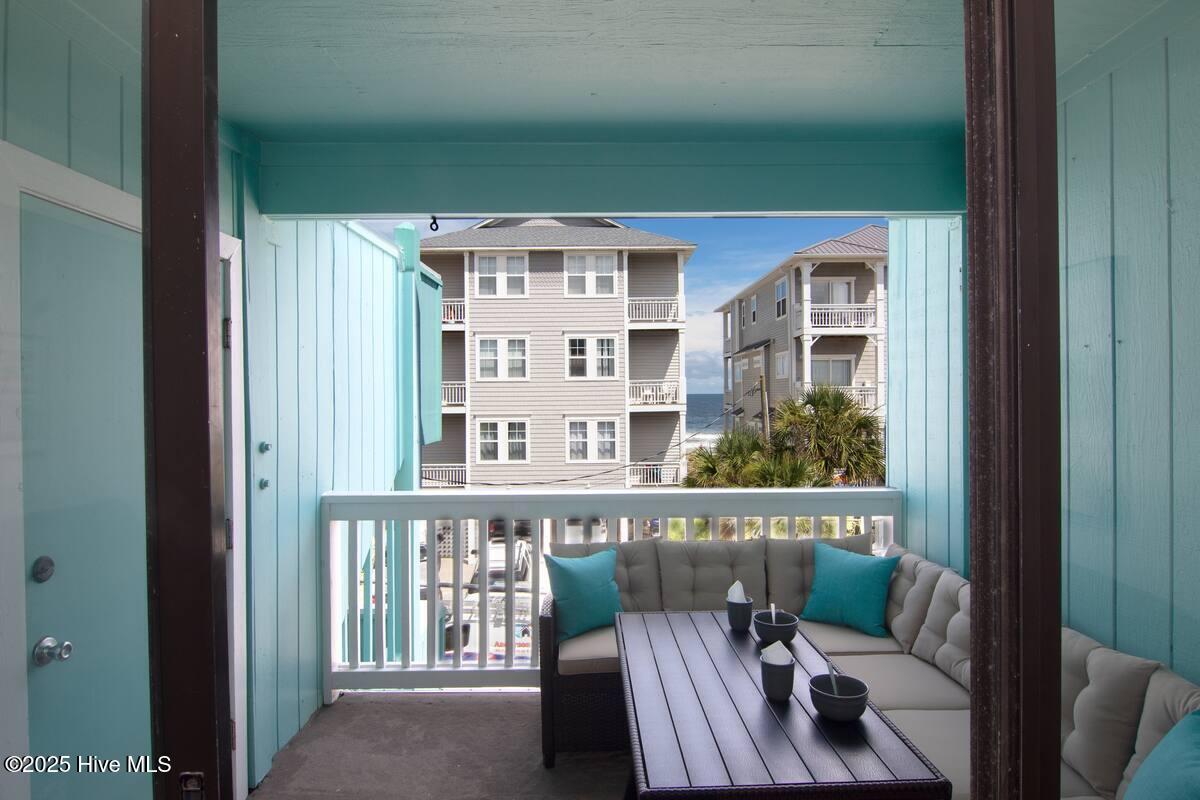 100531007 | Photo 16