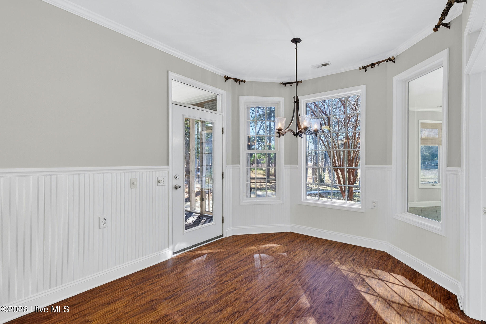 100549331 | Photo 36