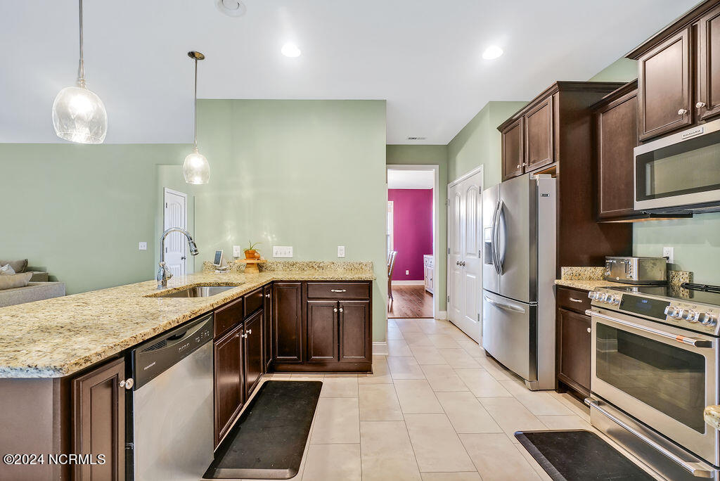 100565738 | Photo 14