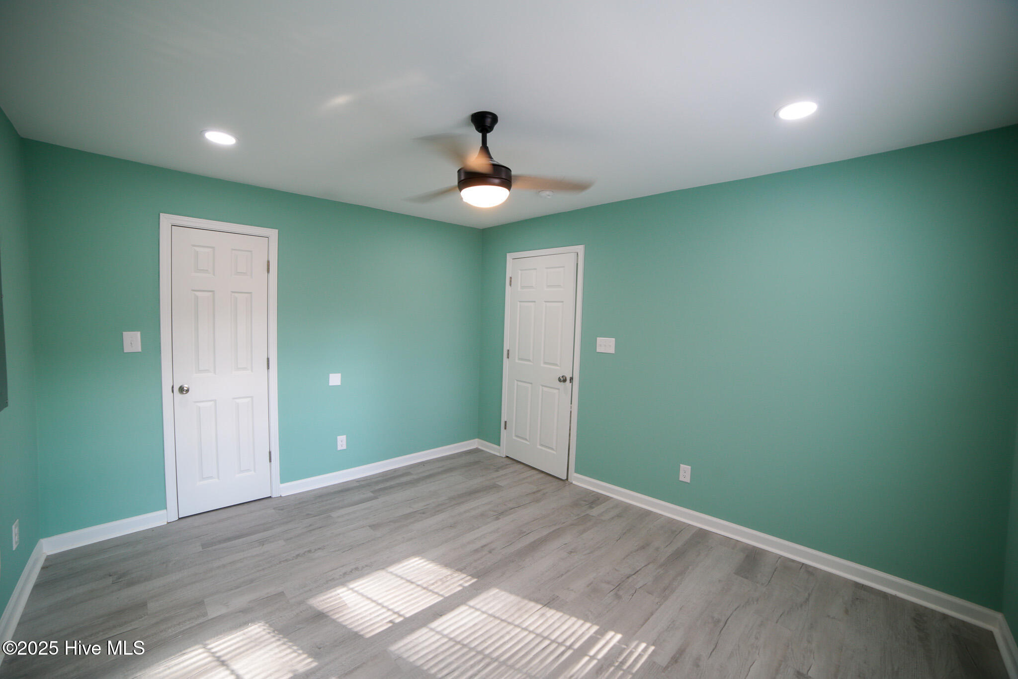 100544584 | Photo 35