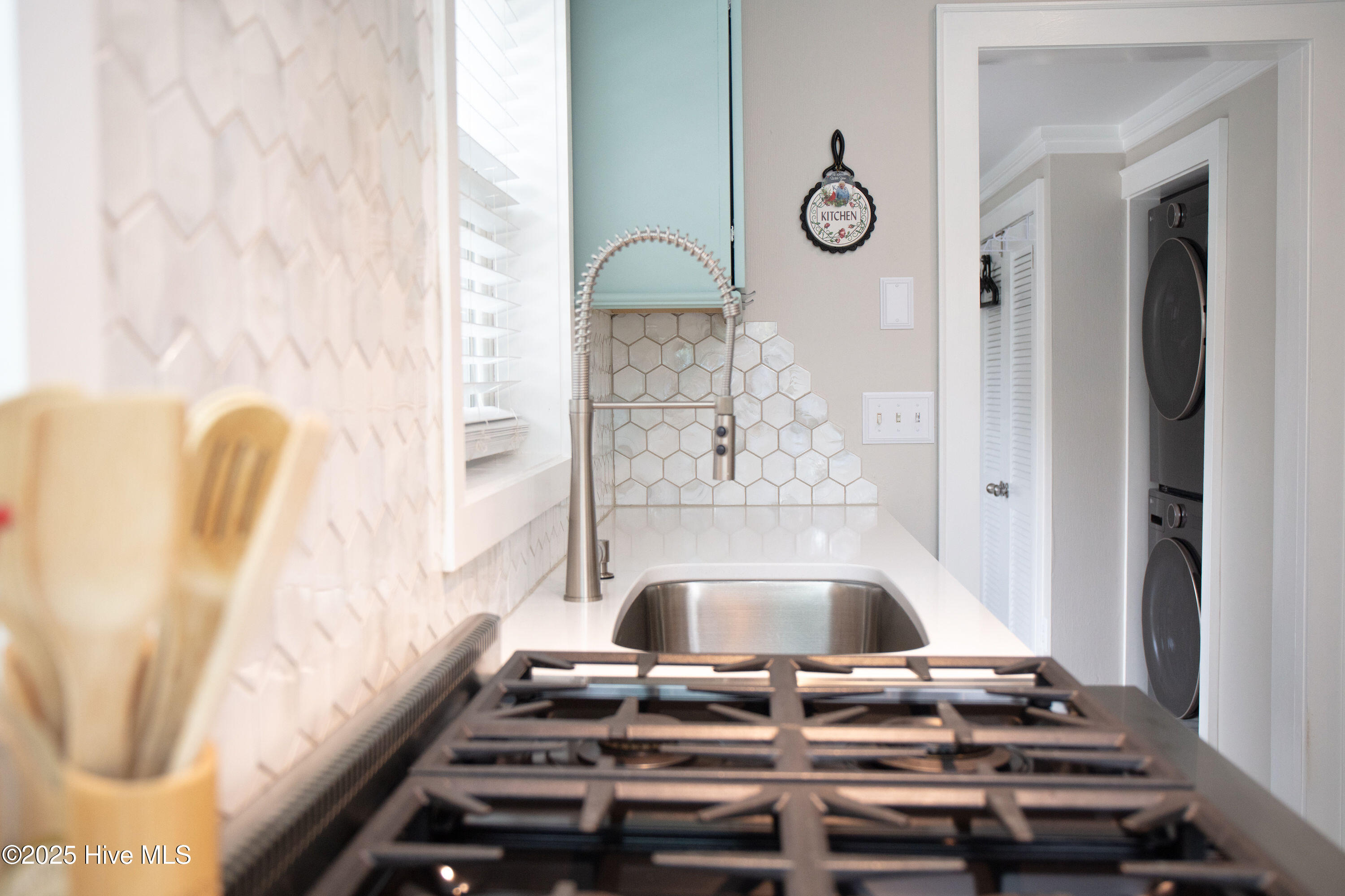 100541025 | Photo 22