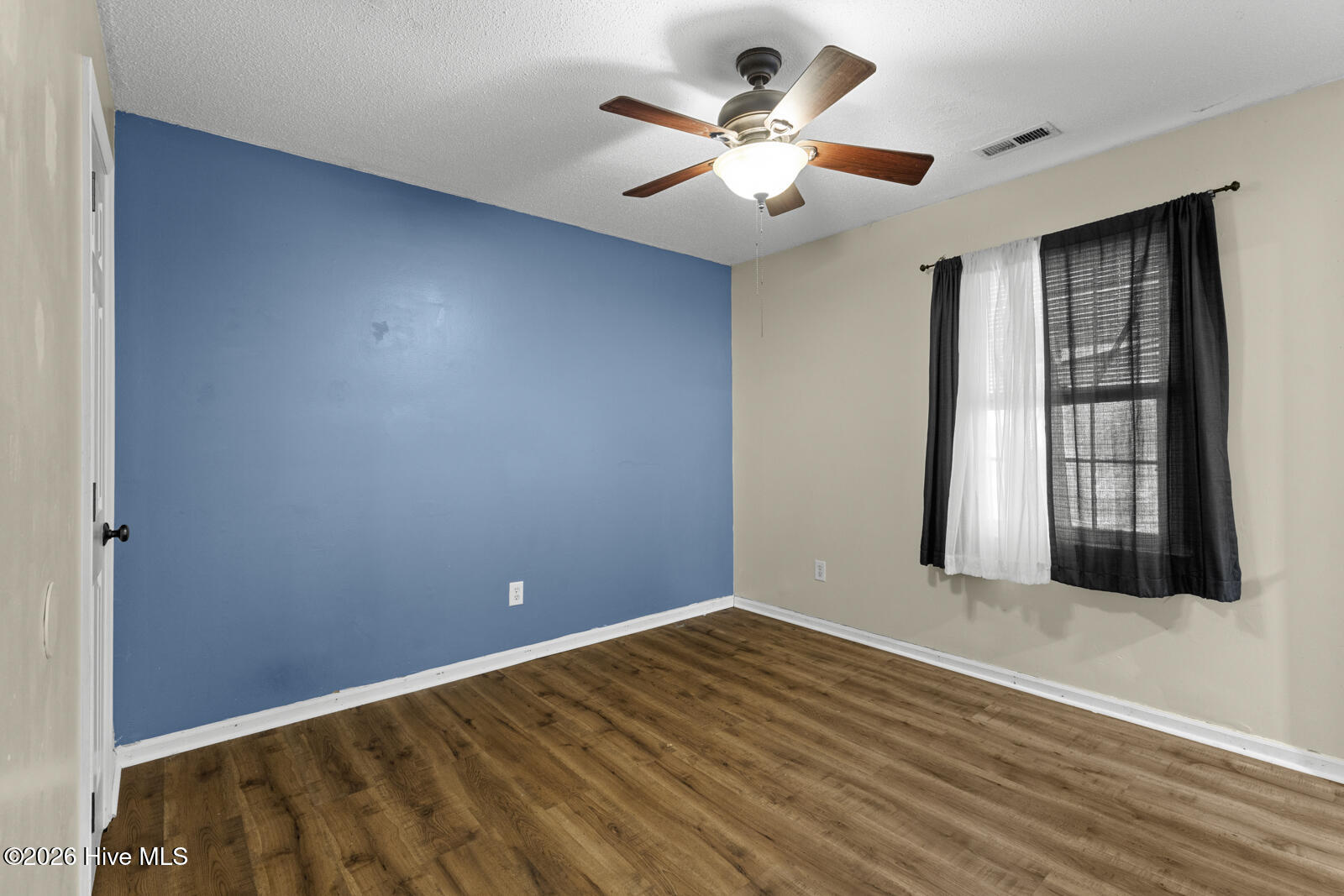 100564330 | Photo 16