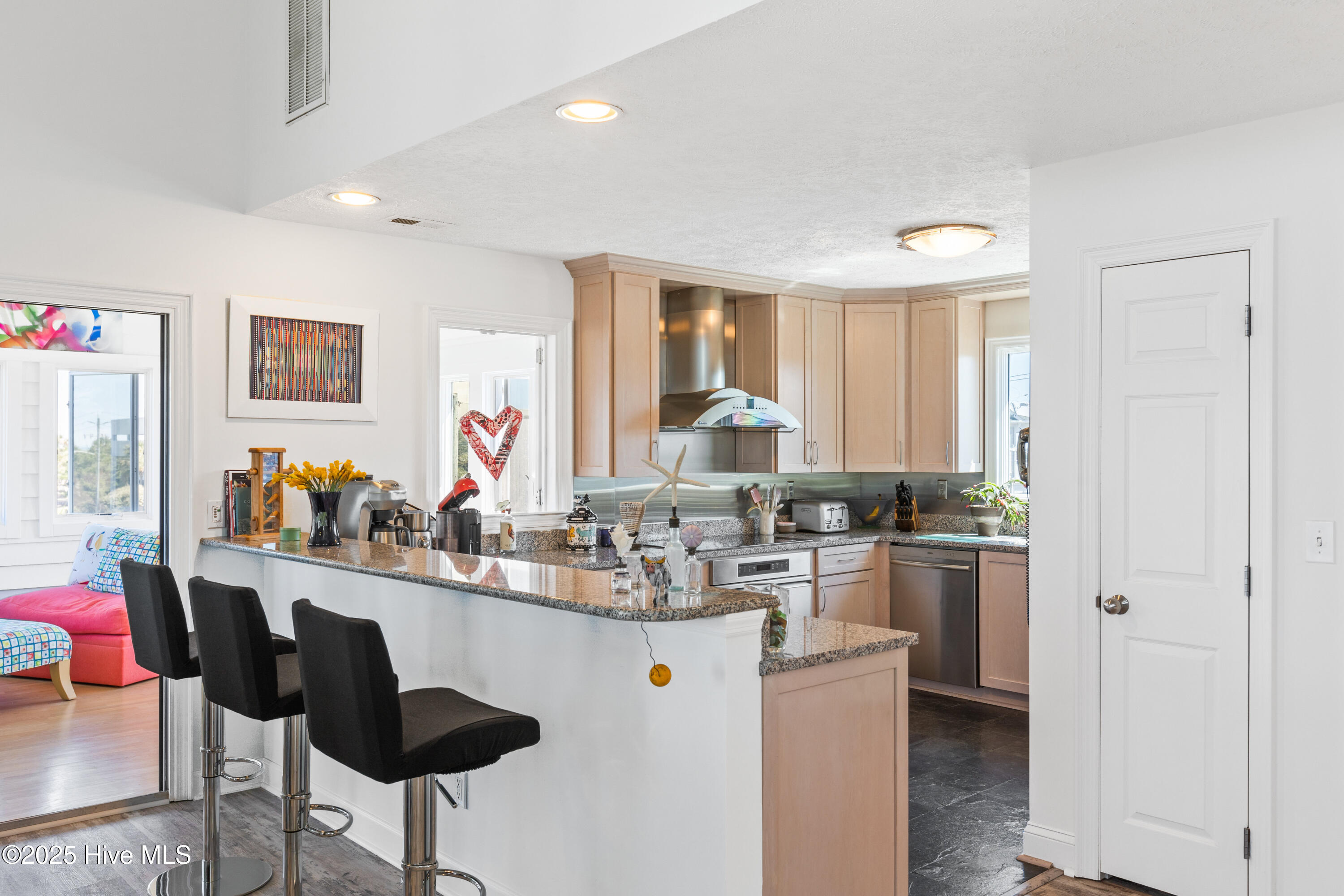 100497696 | Photo 19