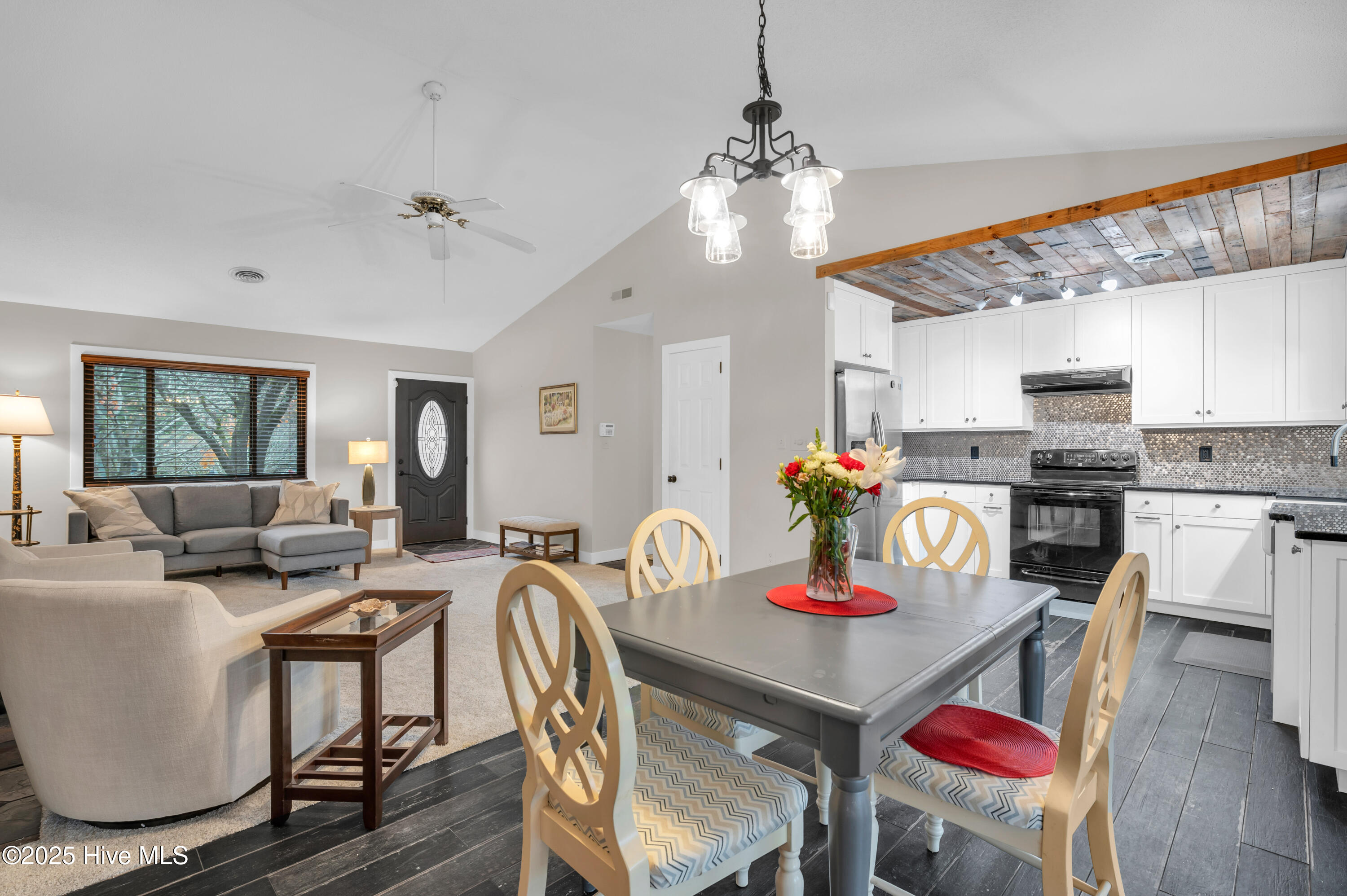 100546330 | Photo 10