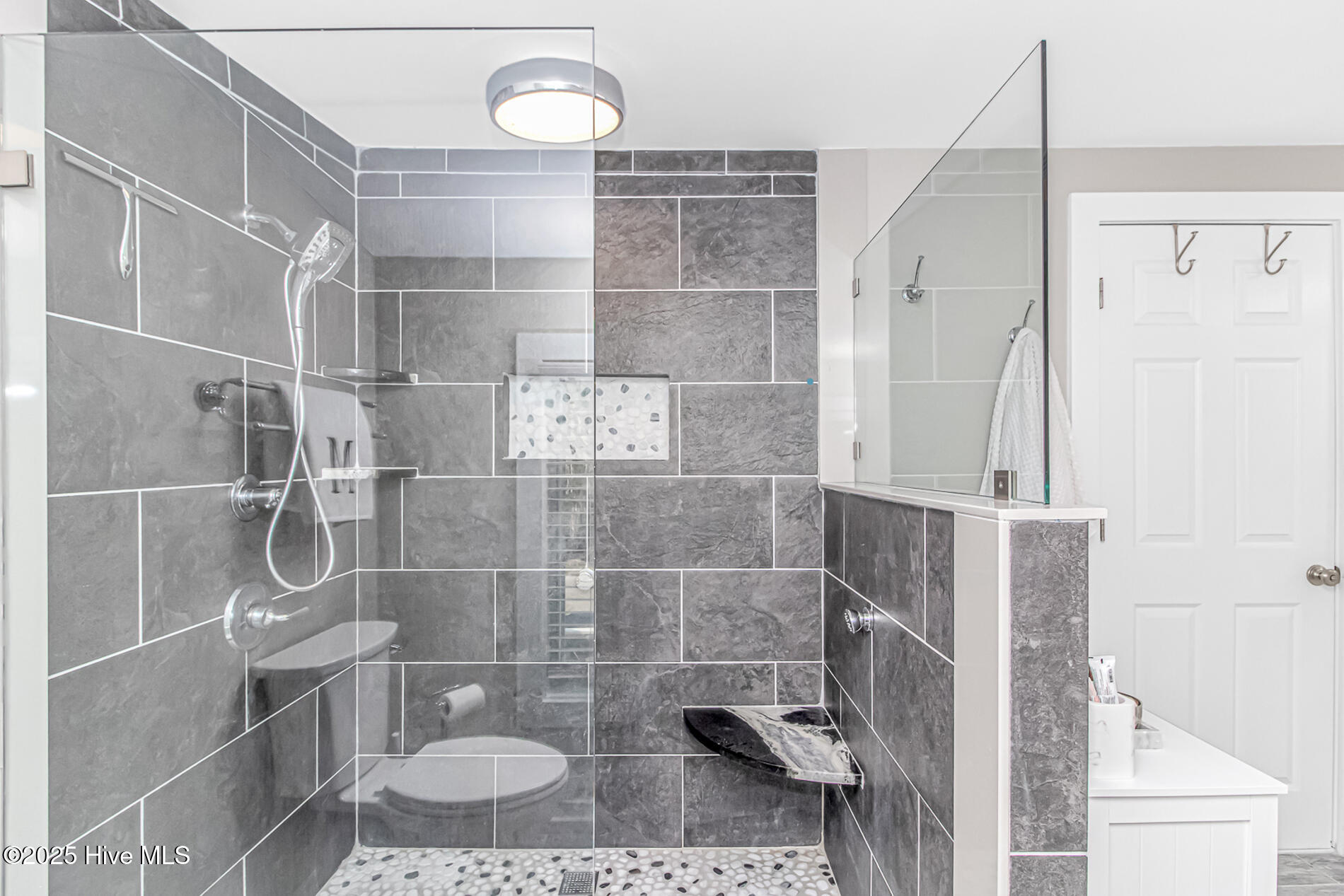 100547070 | Photo 22