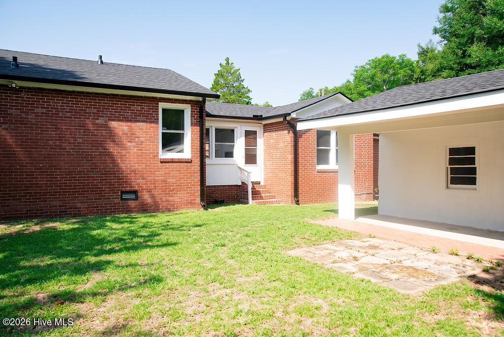 Exterior photo of 1009 W New Hampshire Avenue, Southern Pines, NC 28387. MLS: 100591631