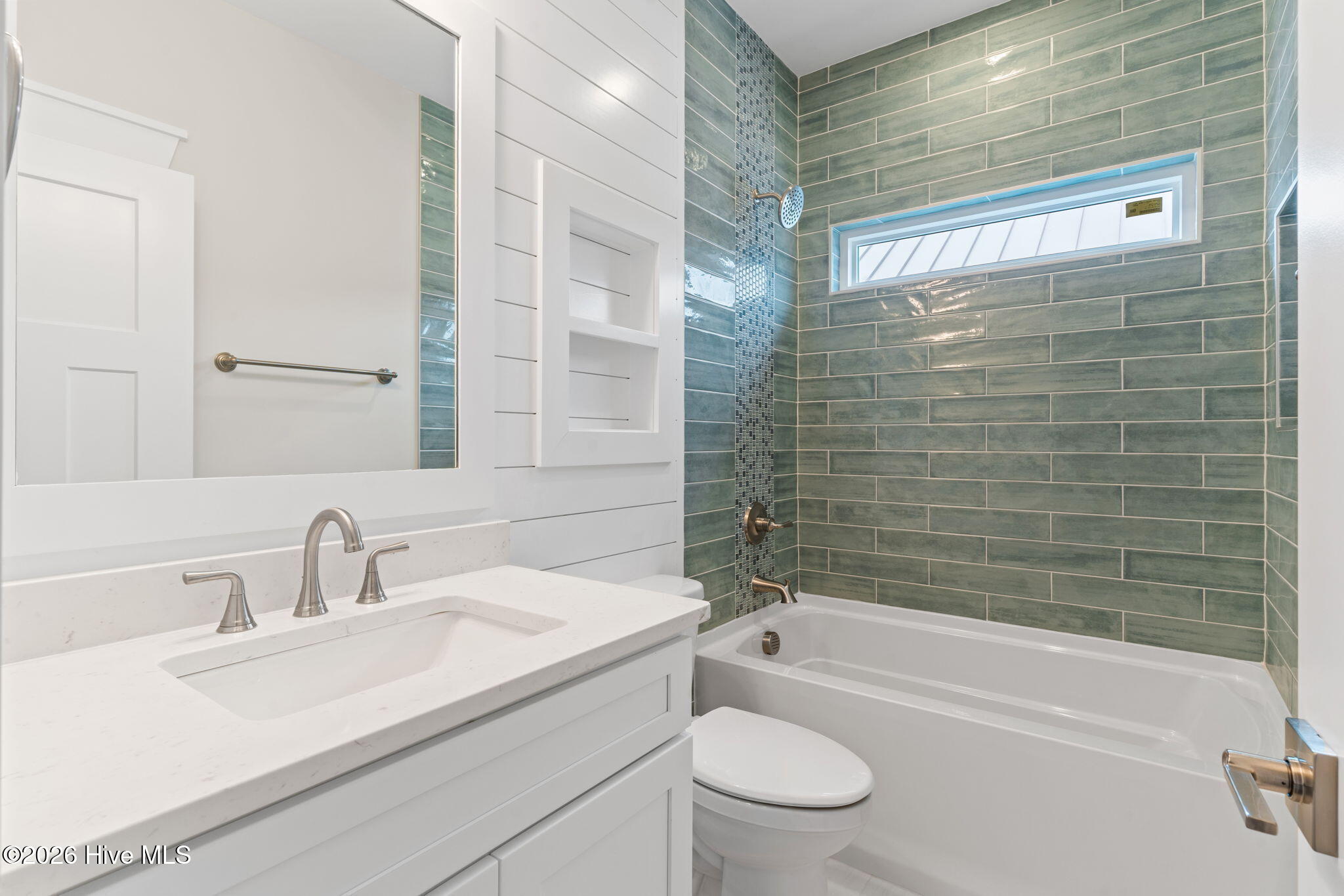 100558448 | Photo 27