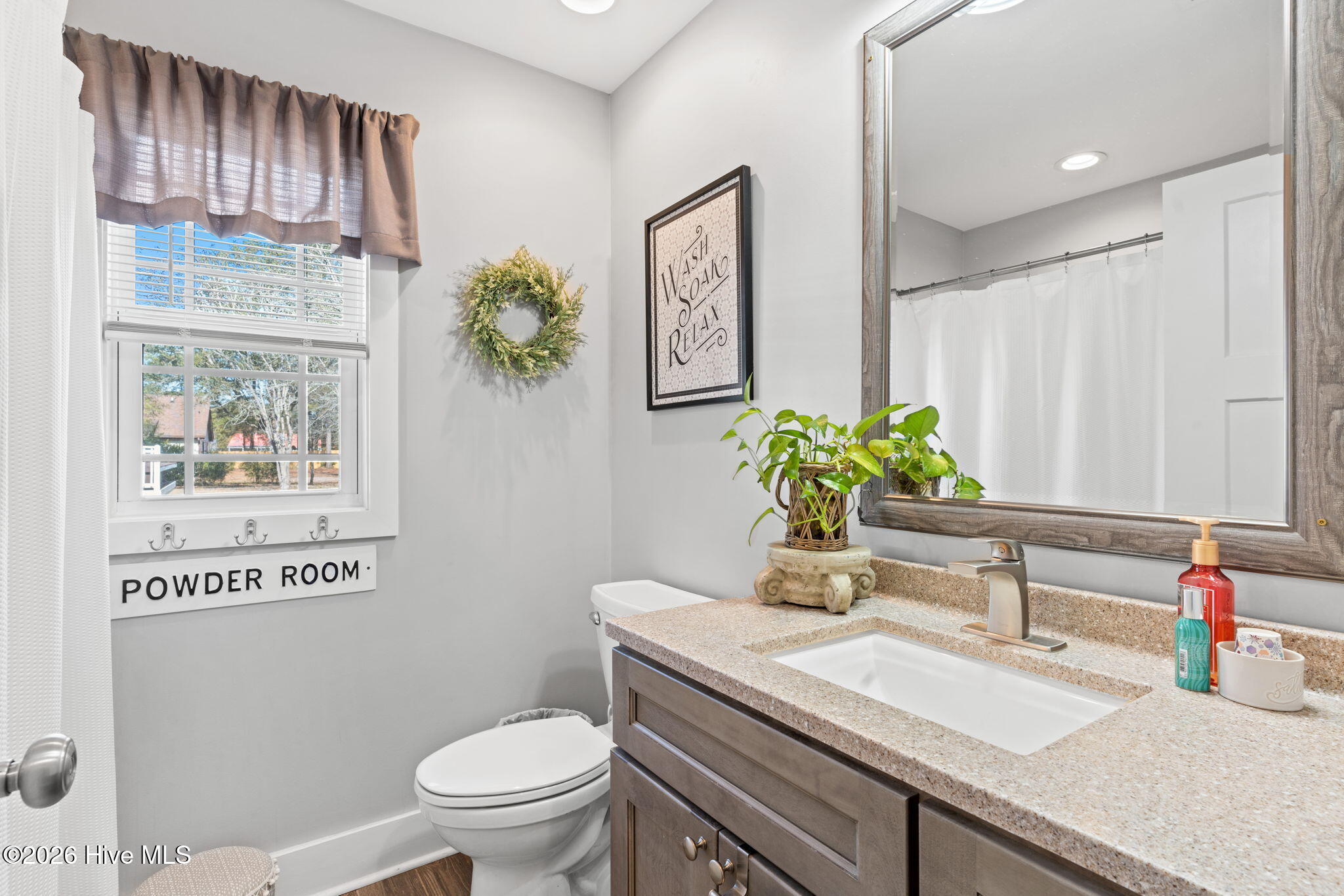 100557943 | Photo 28