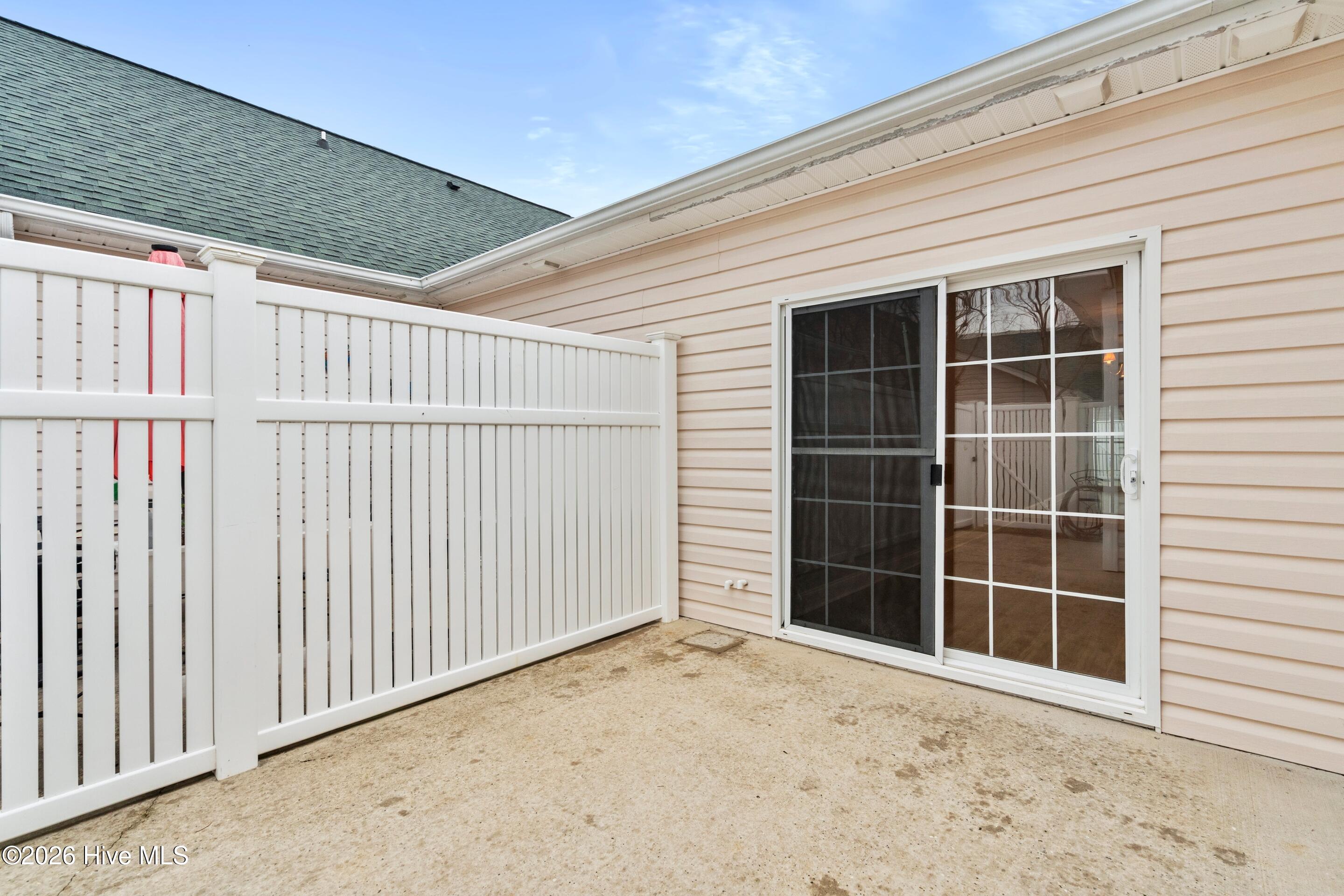 100549608 | Photo 30