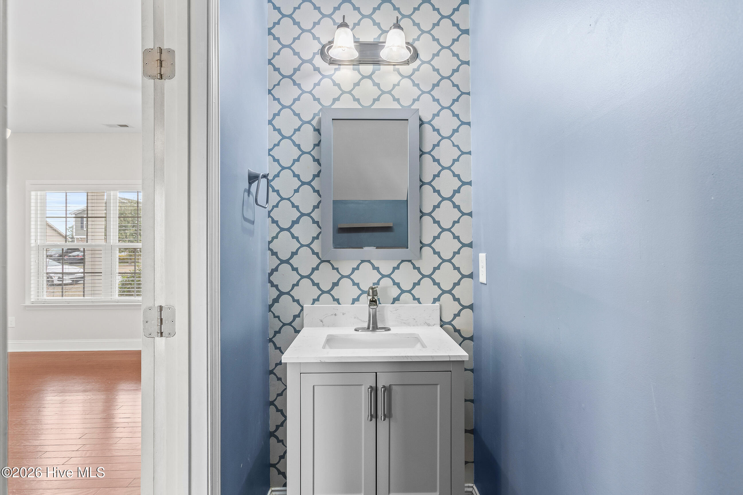 100557229 | Photo 15