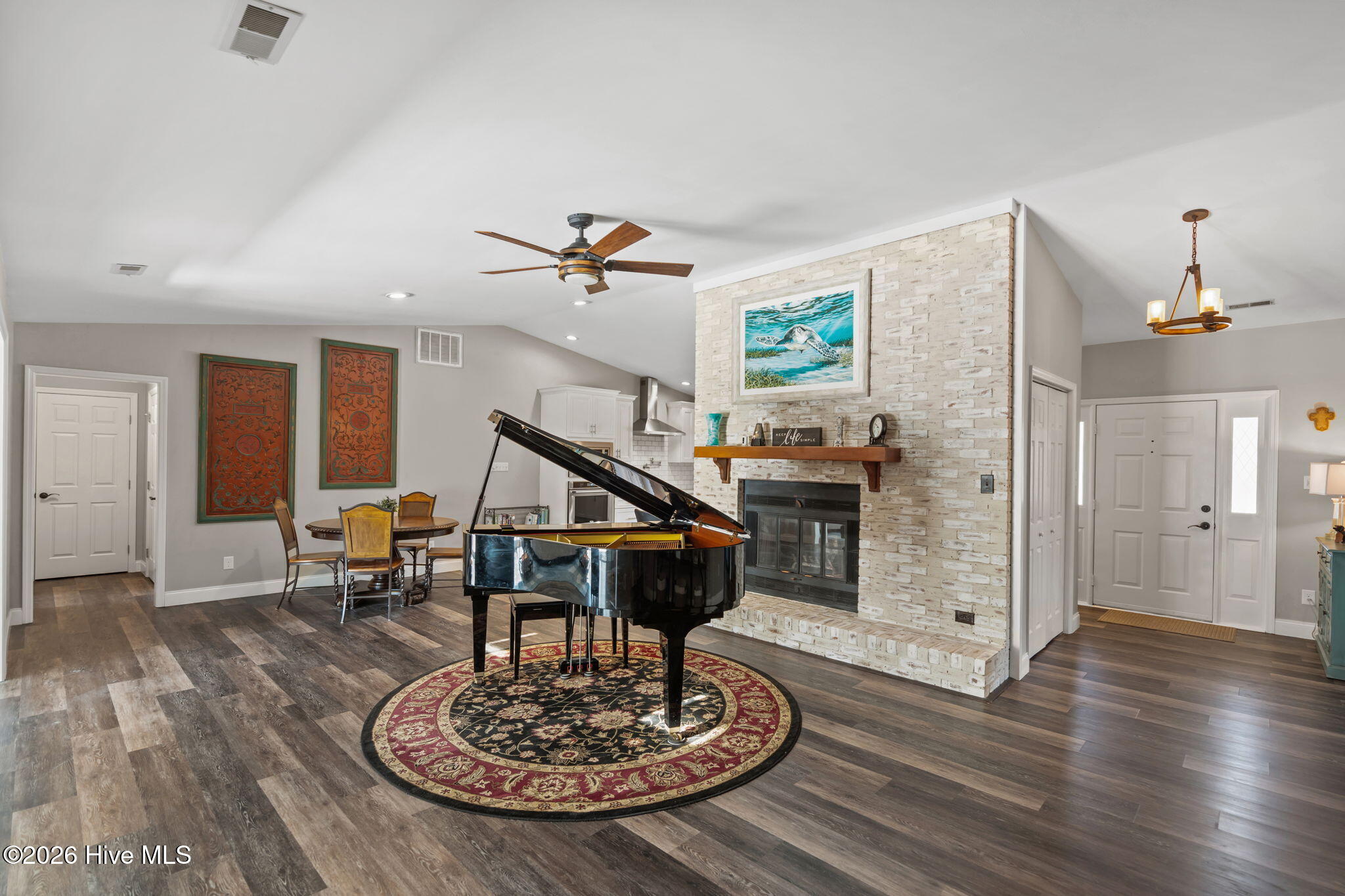 100554054 | Photo 32