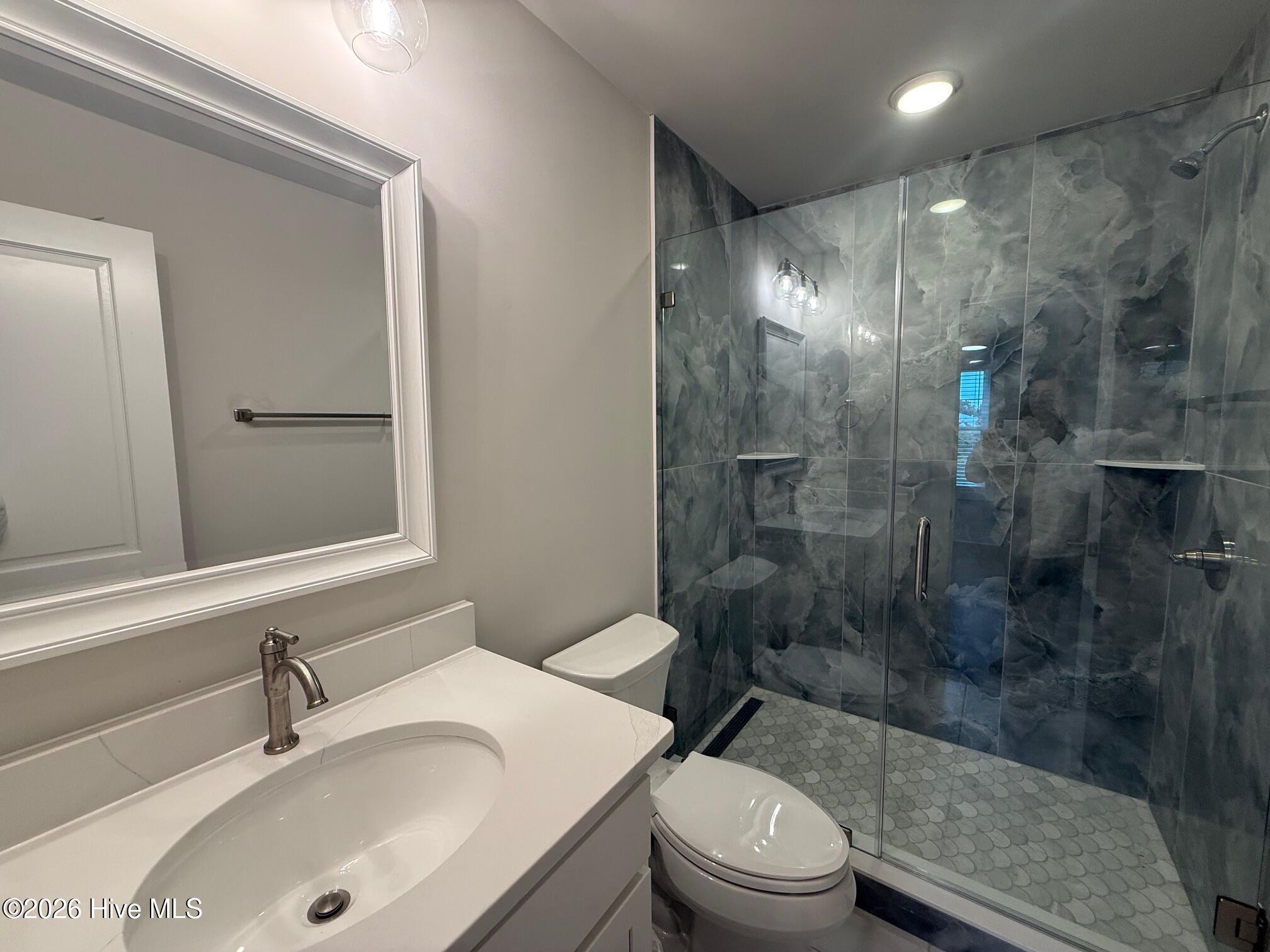 100522656 | Photo 24