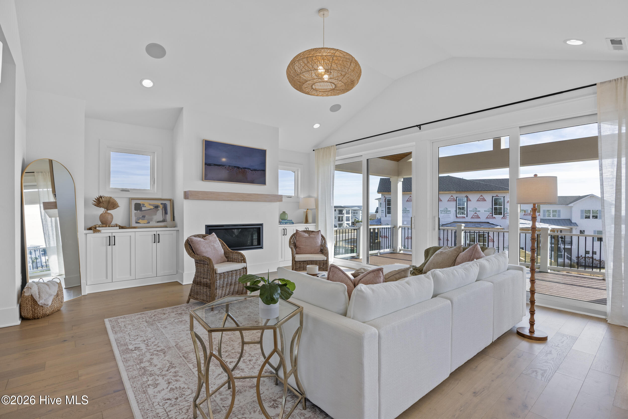 100551268 | Photo 14