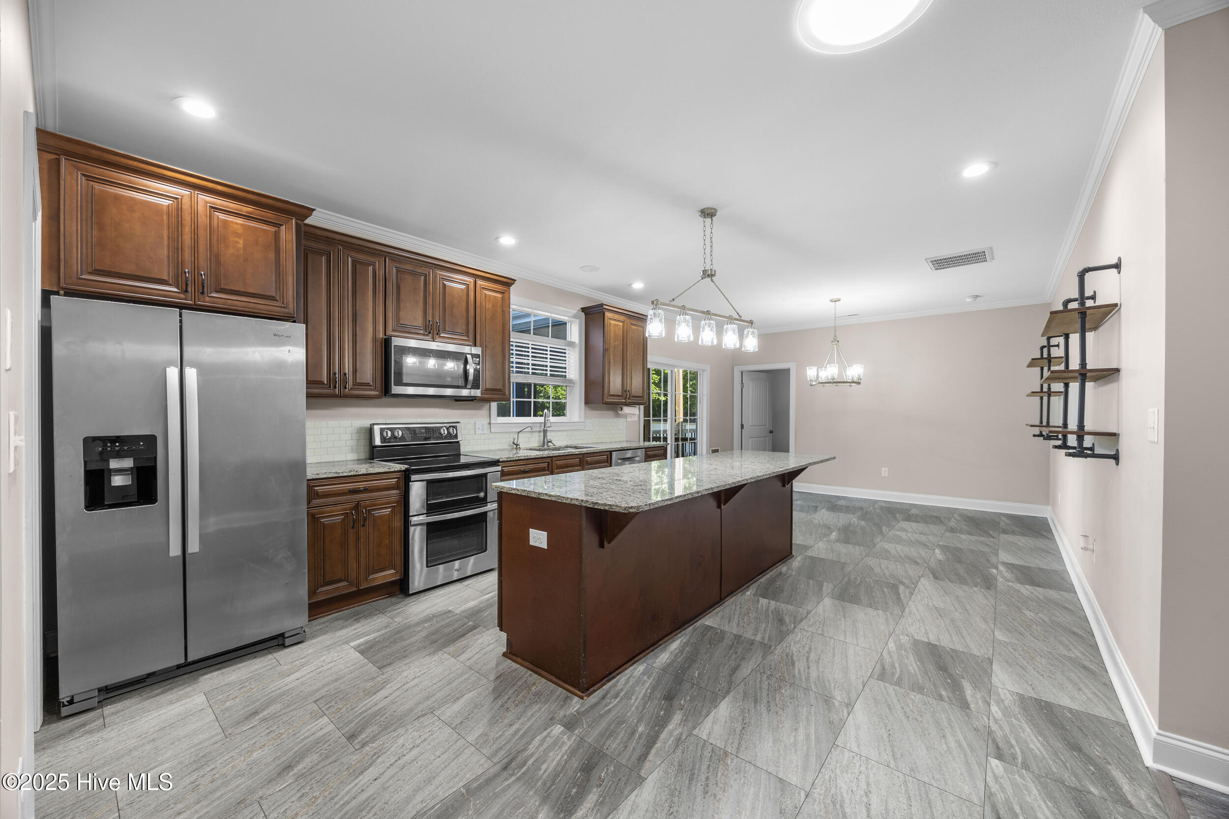 100528146 | Photo 12