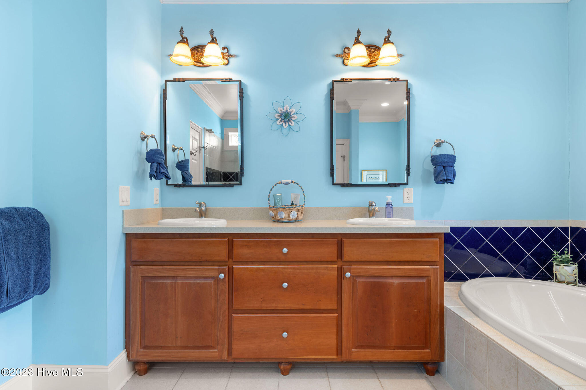 100557018 | Photo 37