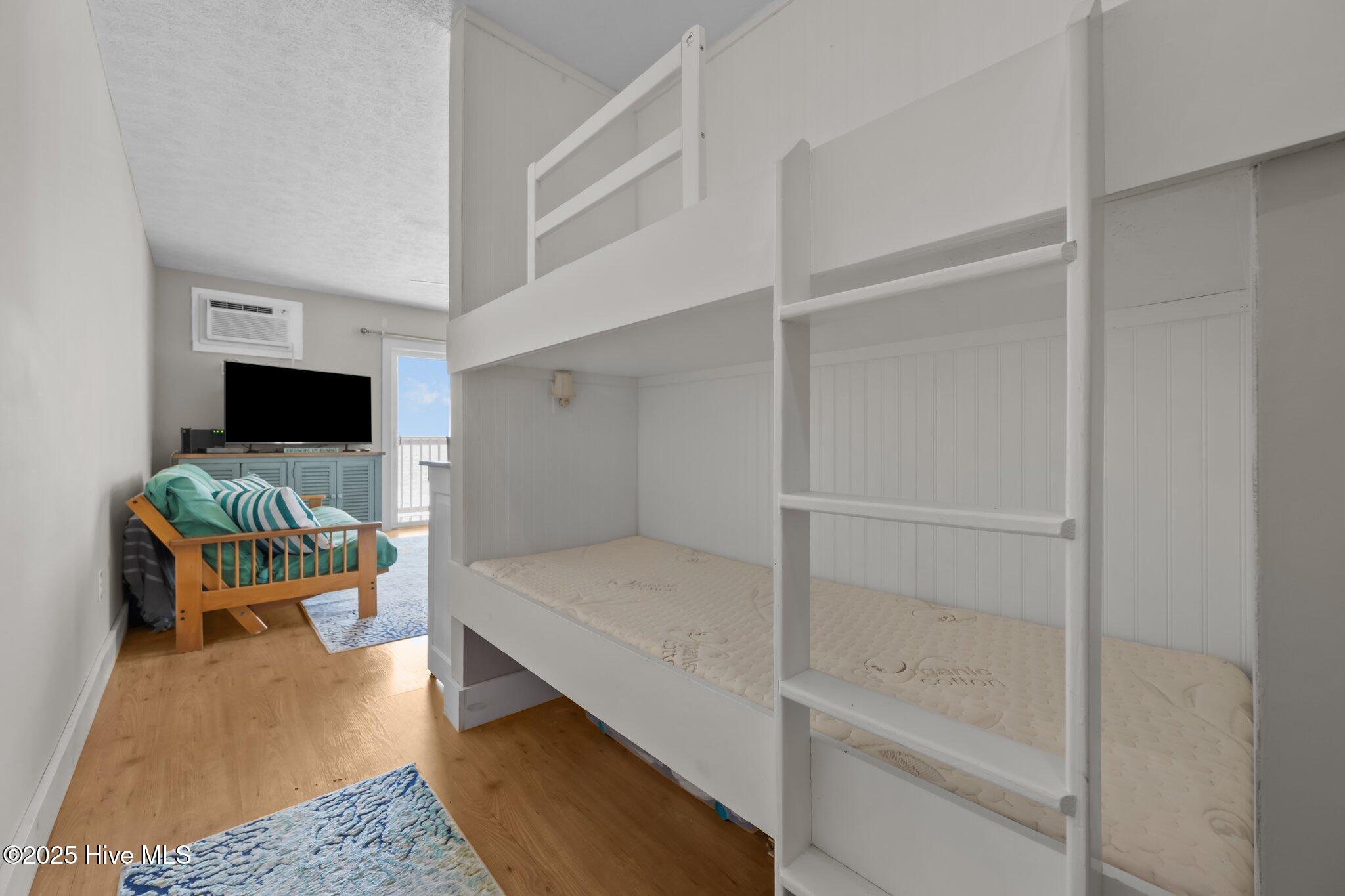 100496377 | Photo 30