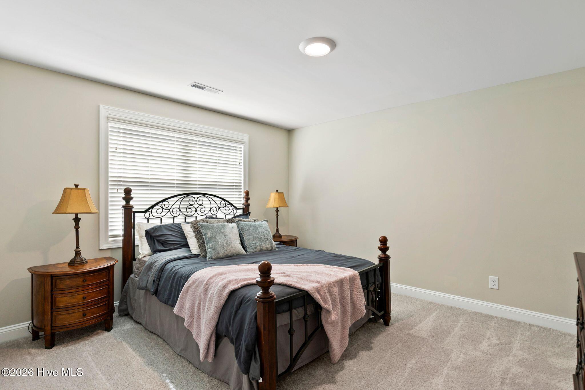 100558926 | Photo 35