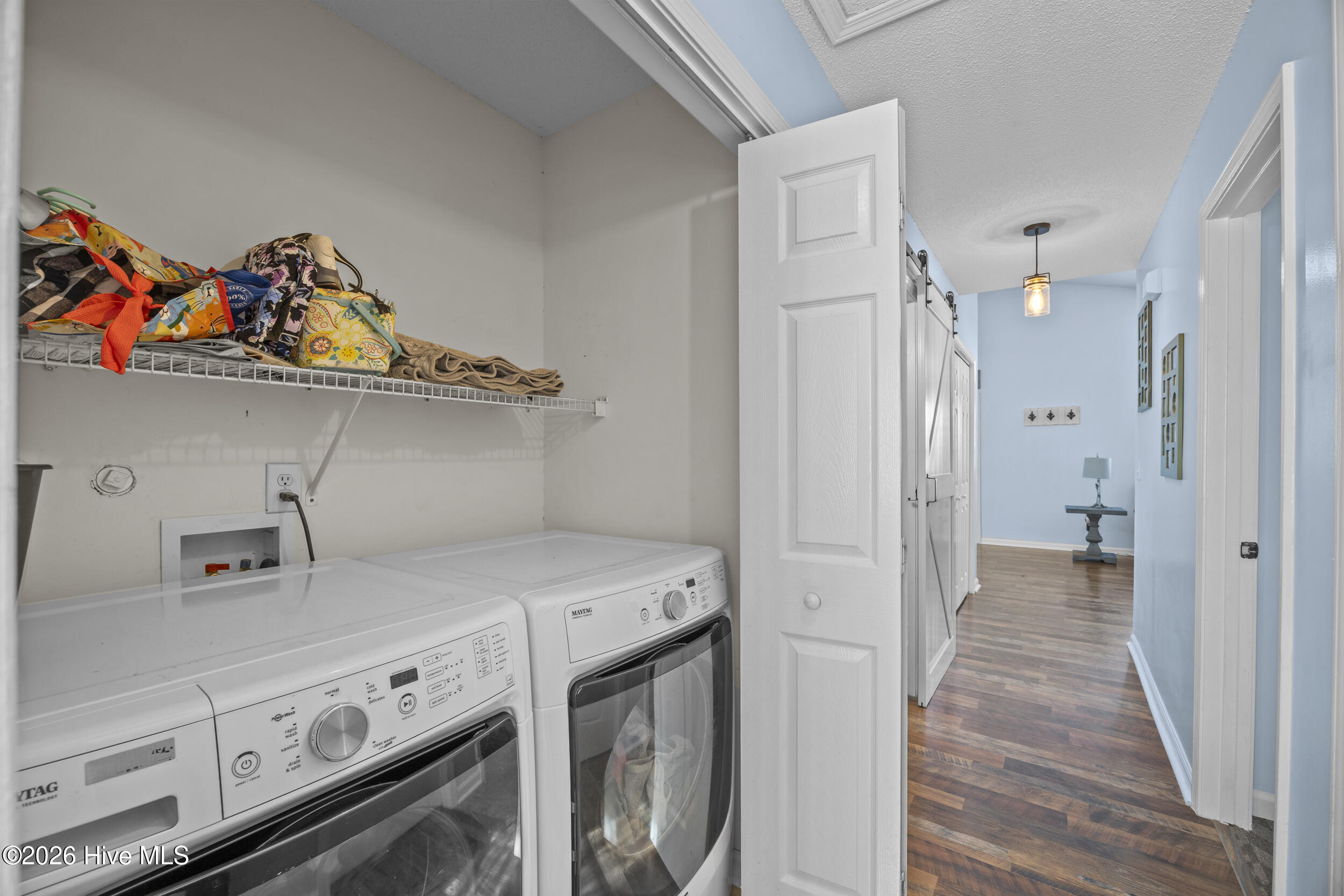 100549886 | Photo 23