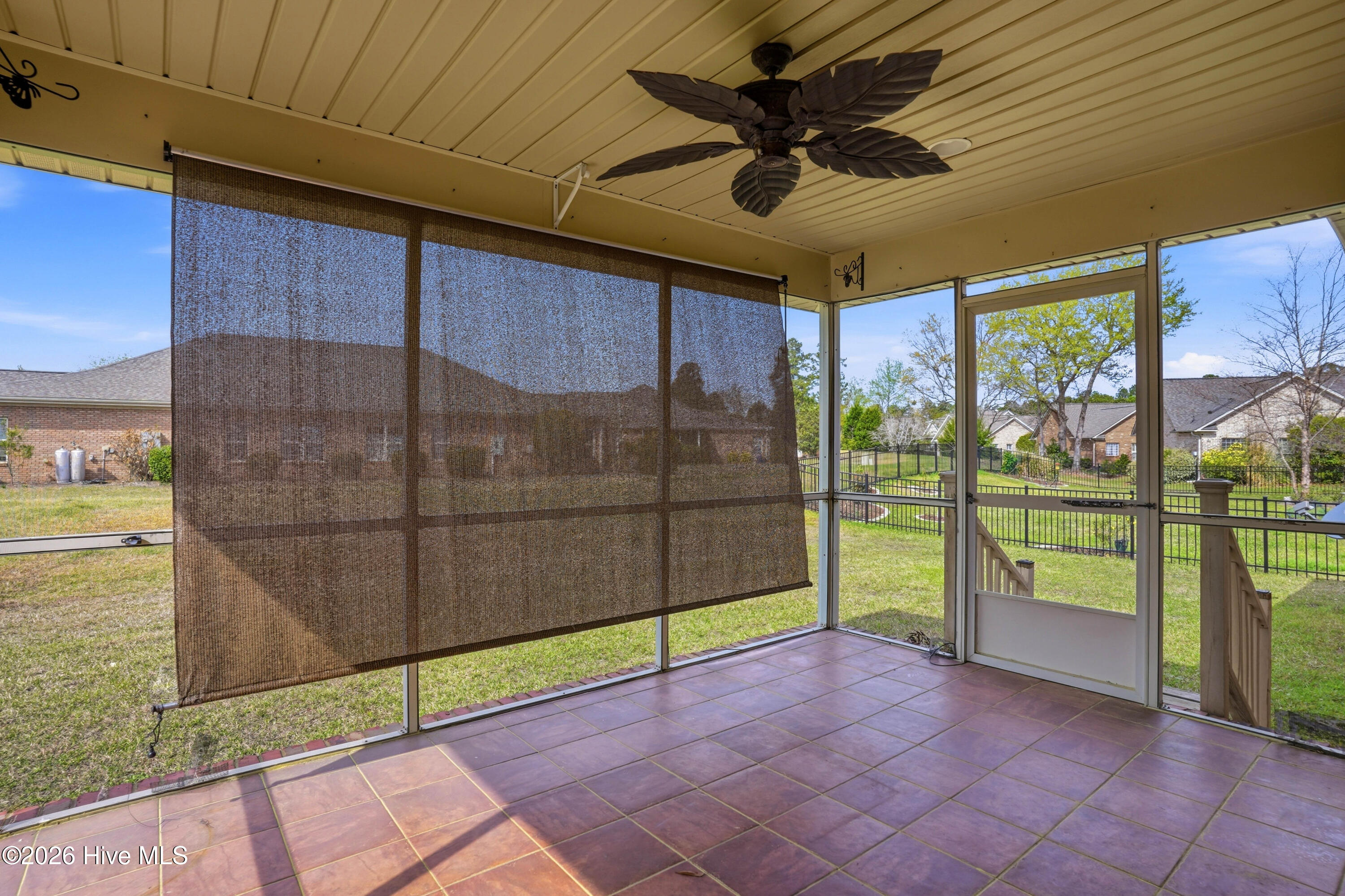 100562677 | Photo 36